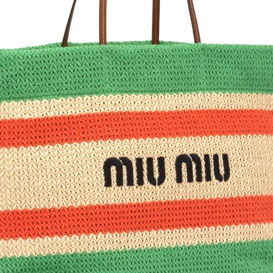 ✨✨絶好の機会をお見逃しなく！【Miu Miu】雑誌掲載！2023新作！���中条あやみさん愛用の Raffiaトートバッグ