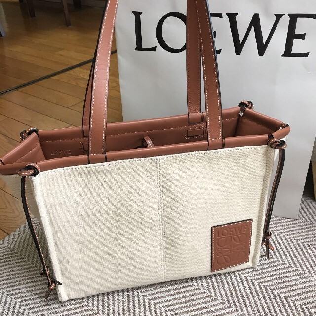 クーポン対象外】 LOEWE クッショントート スモール ライトオート - バッグ - www.cecop.gob.mx