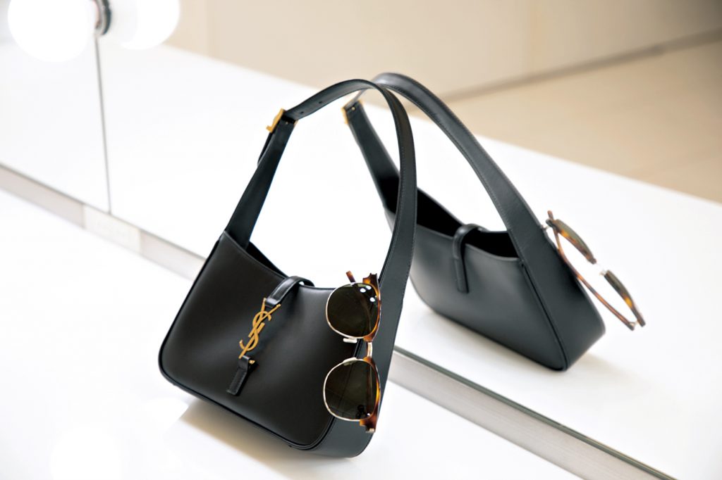 〝LE 5 &Agrave; 7〟と書いて、