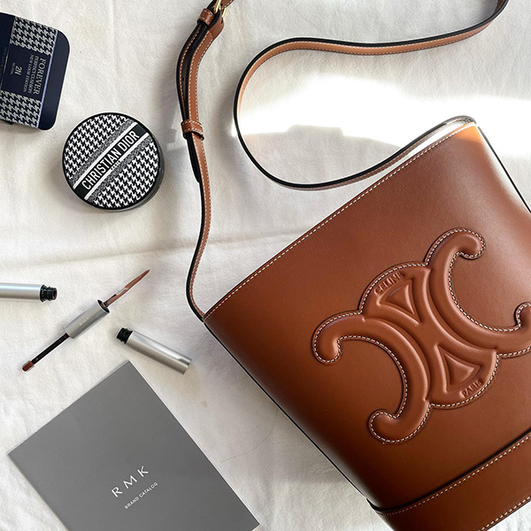 セリーヌのぷっくりトリオンフを&ldquo;いつか欲しいものリスト&rdquo;に追加。背伸び価格でも、このかわいさはもう降参&hellip; - isuta（イスタ）  -私の&ldquo;好き&rdquo;にウソをつかない。-