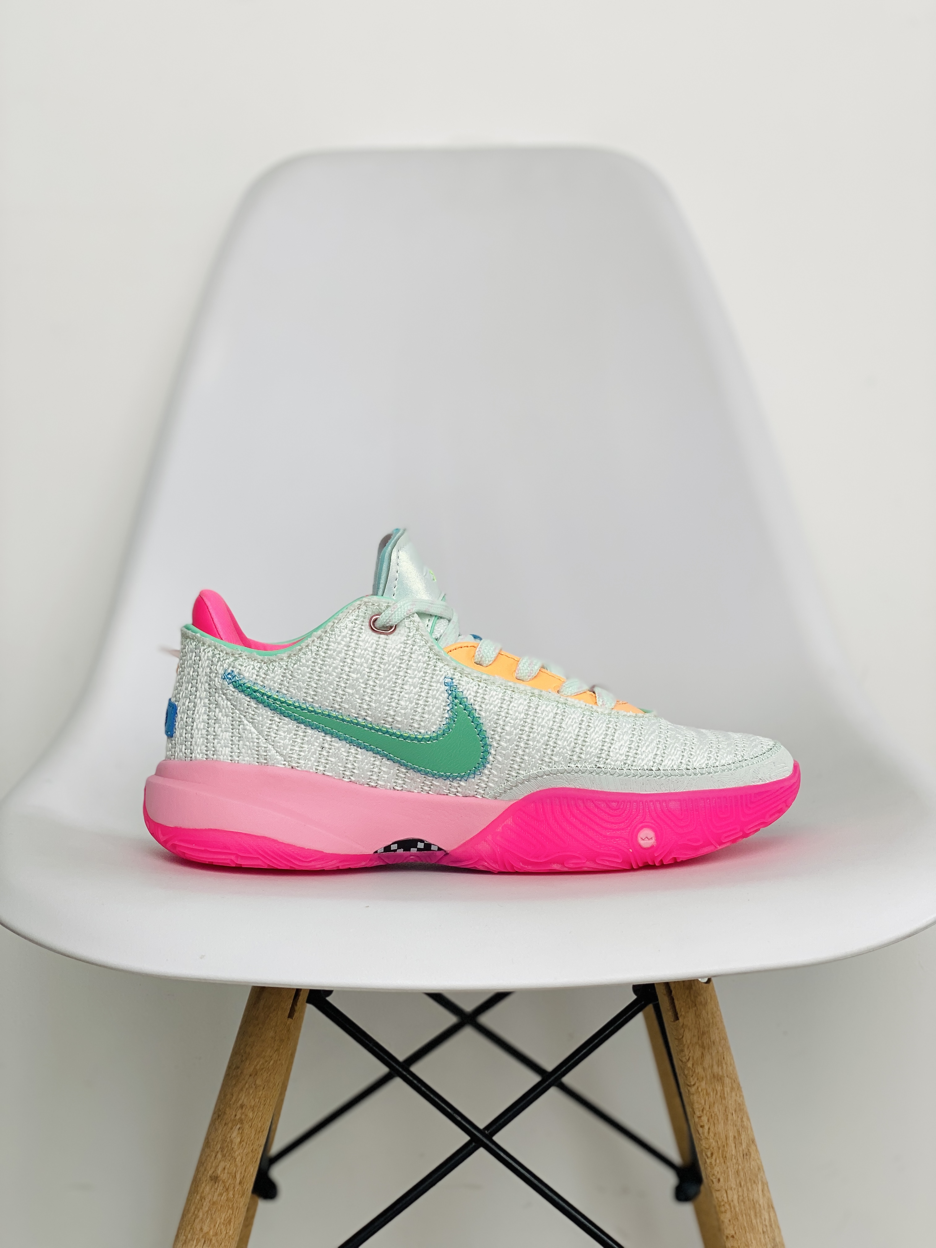 Nike LeBron 20 Vivid Purple 紫金 低筒 篮球鞋 实战鞋 运动鞋 球鞋 男鞋 FD0207-500