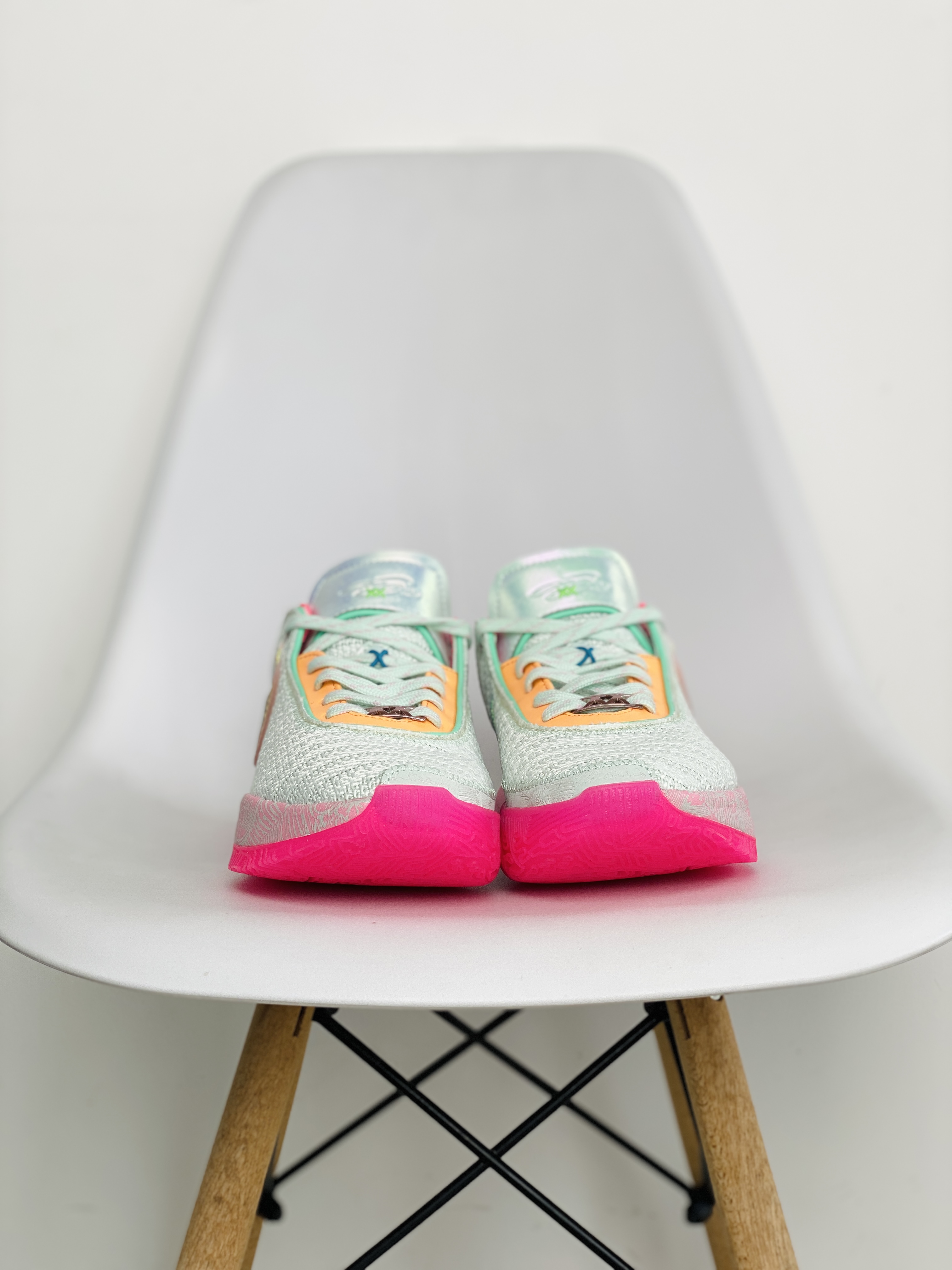 Nike LeBron 20 Vivid Purple 紫金 低筒 篮球鞋 实战鞋 运动鞋 球鞋 男鞋 FD0207-500