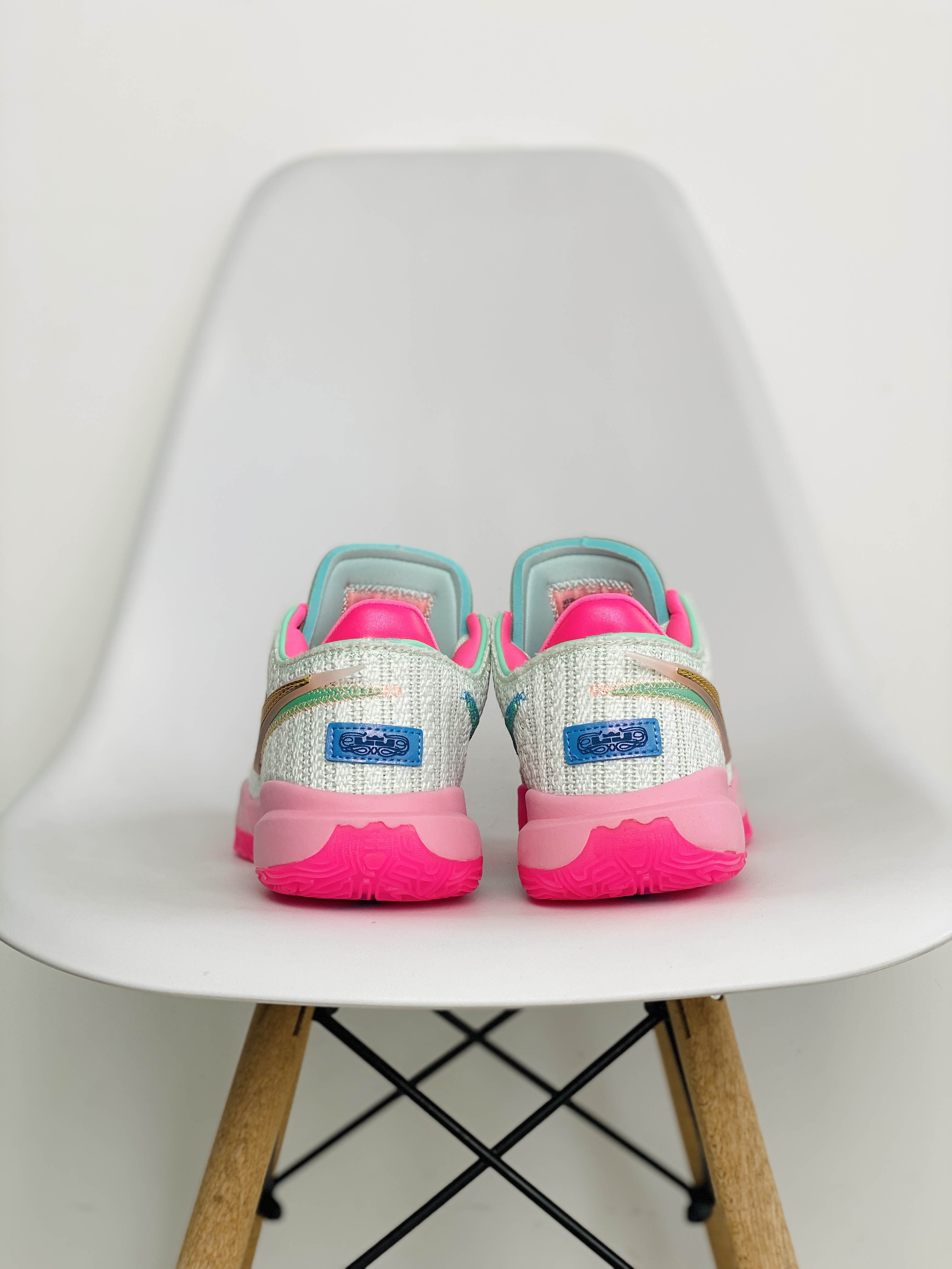 Nike LeBron 20 Vivid Purple 紫金 低筒 篮球鞋 实战鞋 运动鞋 球鞋 男鞋 FD0207-500