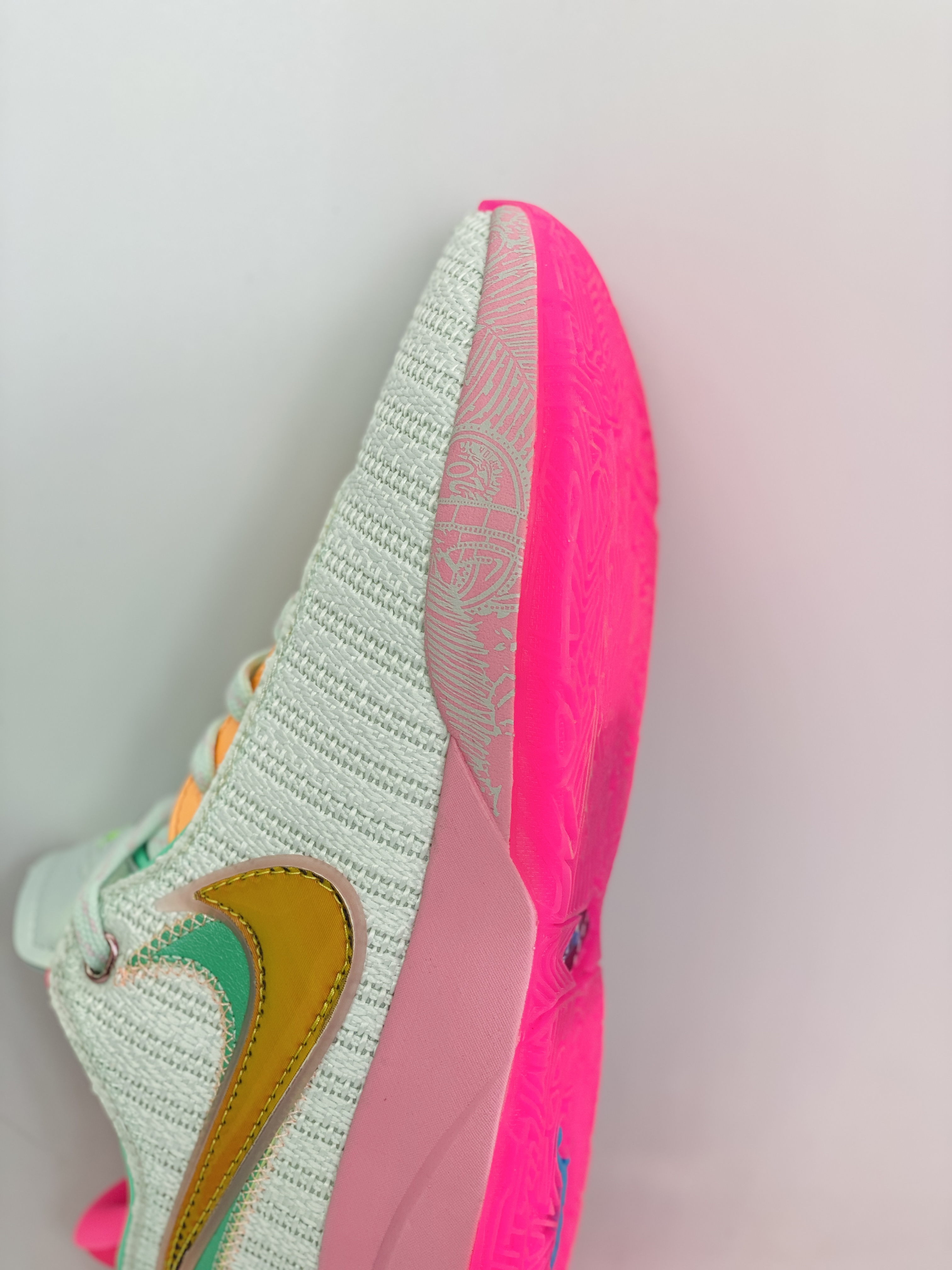 Nike LeBron 20 Vivid Purple 紫金 低筒 篮球鞋 实战鞋 运动鞋 球鞋 男鞋 FD0207-500