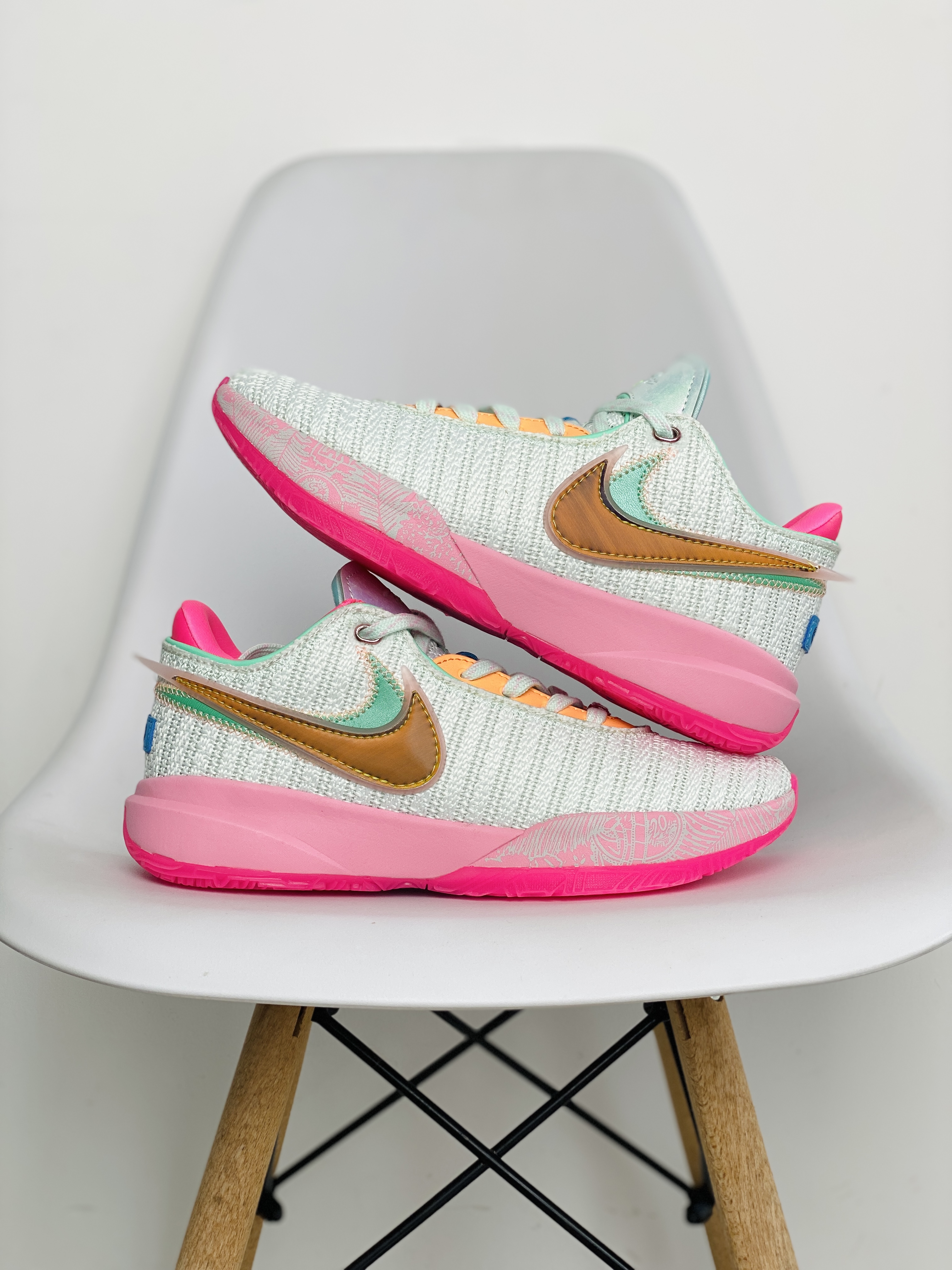 Nike LeBron 20 Vivid Purple 紫金 低筒 篮球鞋 实战鞋 运动鞋 球鞋 男鞋 FD0207-500