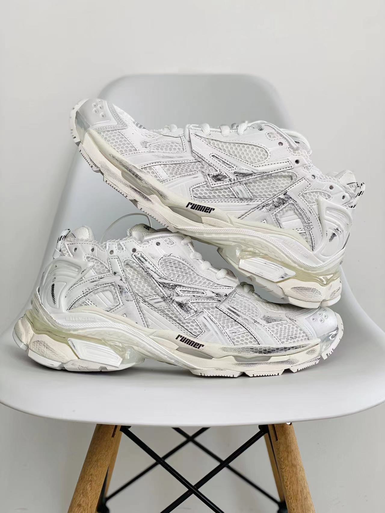 Balenciaga Runner 巴黎世家 米白色 老爹鞋 运动 复古板鞋 休闲鞋 男鞋 女鞋