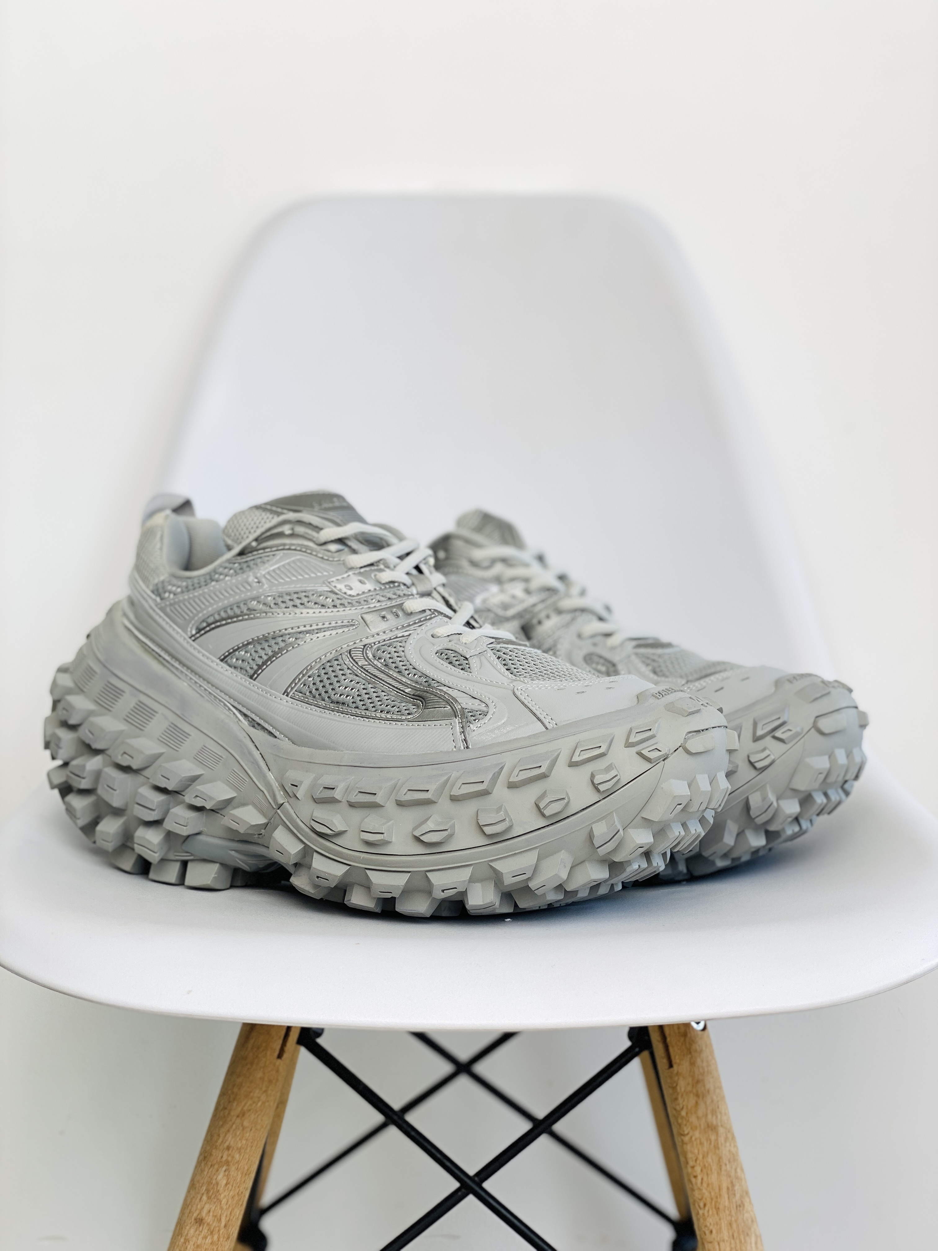 Balenciaga 巴黎世家 灰色 尼龍輪胎鞋 老爹鞋 男鞋 女鞋 685613W2RA61000