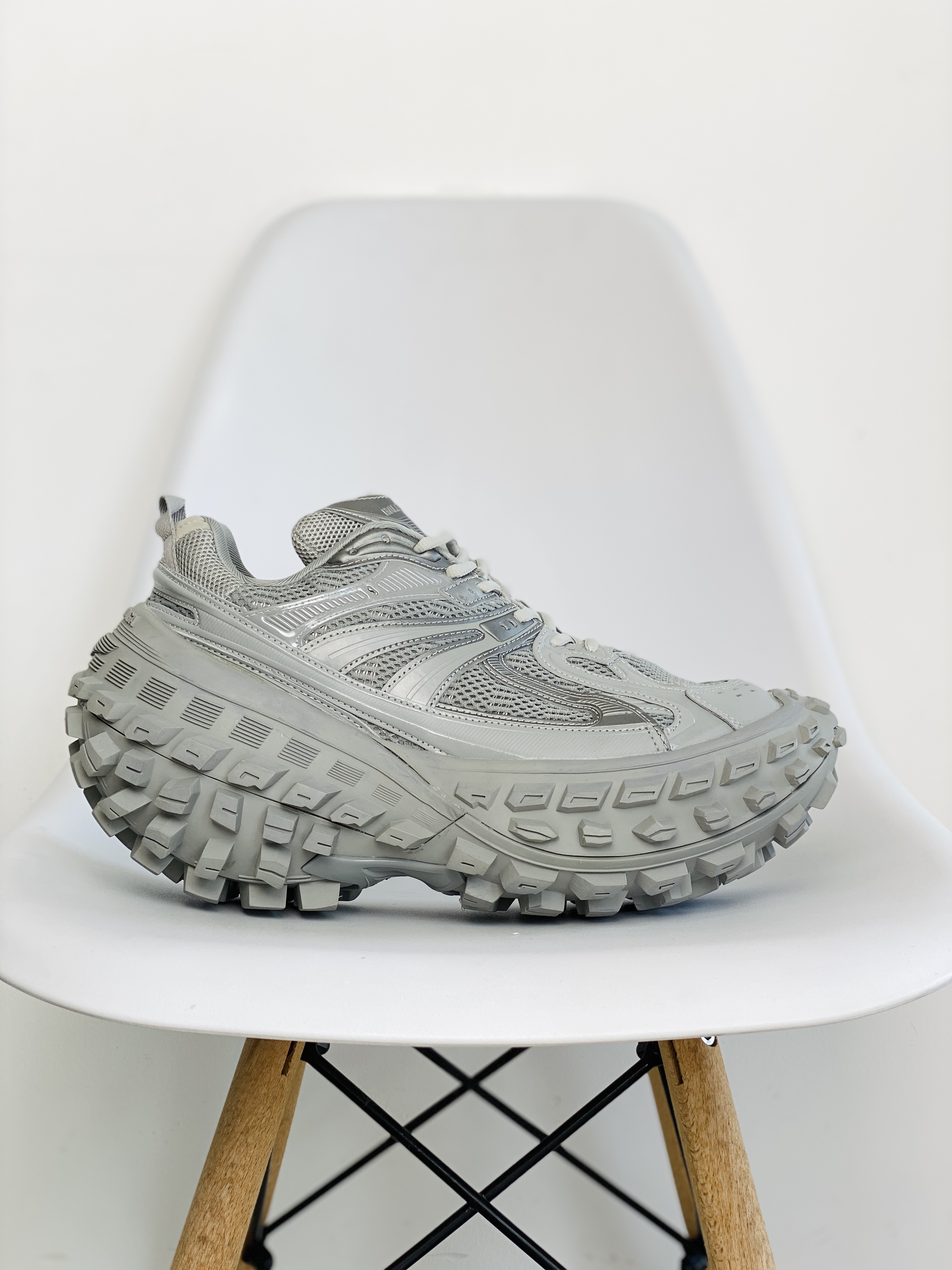 Balenciaga 巴黎世家 灰色 尼龍輪胎鞋 老爹鞋 男鞋 女鞋 685613W2RA61000