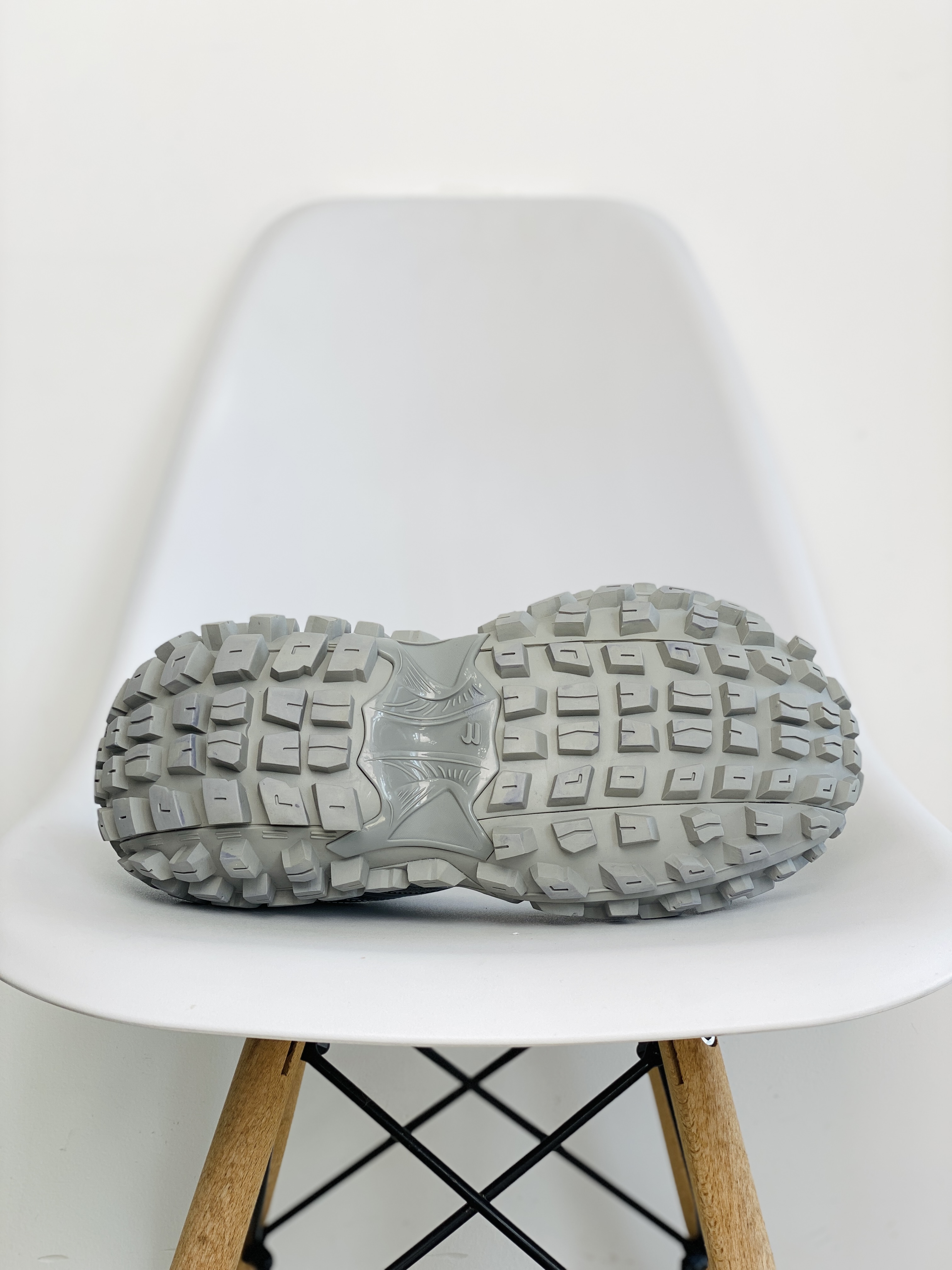 Balenciaga 巴黎世家 灰色 尼龍輪胎鞋 老爹鞋 男鞋 女鞋 685613W2RA61000