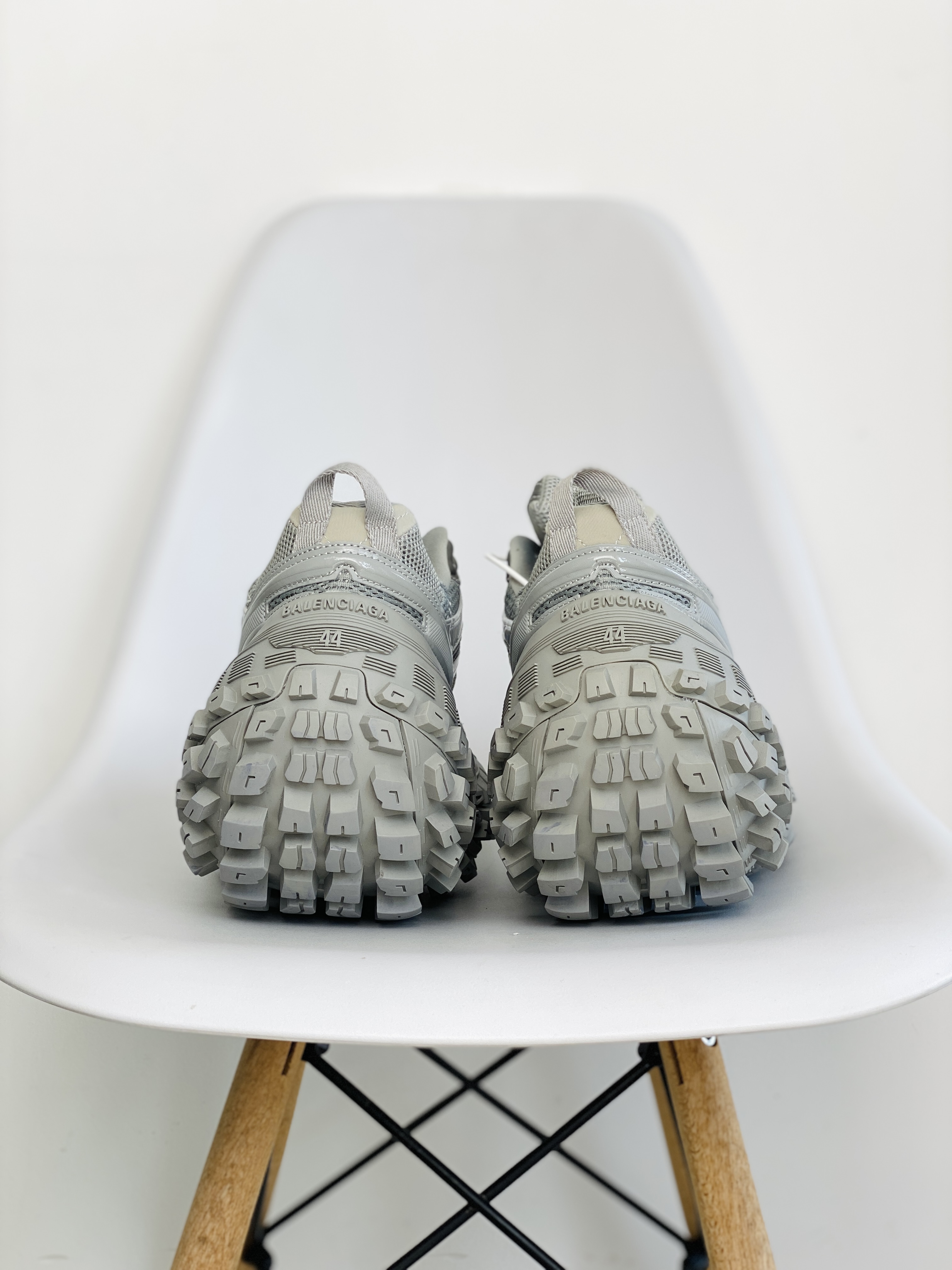 Balenciaga 巴黎世家 灰色 尼龍輪胎鞋 老爹鞋 男鞋 女鞋 685613W2RA61000