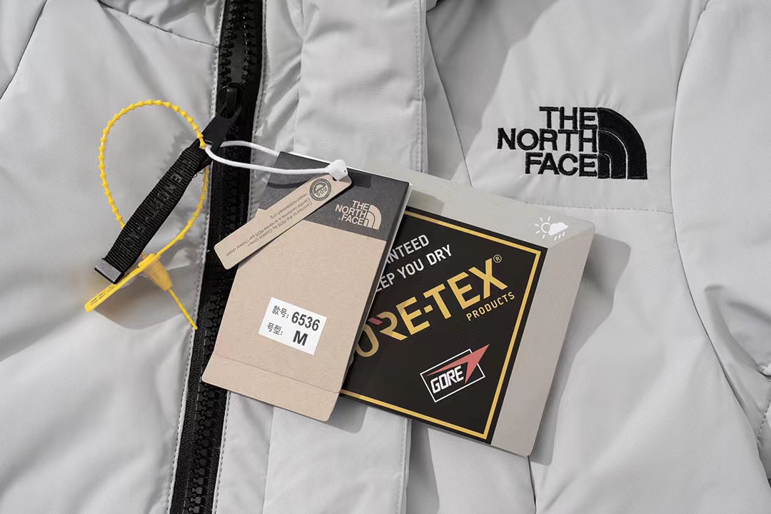 THE NORTH FACE 白色 黑色 羽绒服 长款 过膝 侧面开叉 钮扣 北面 北脸 申敏儿外套 长袖 保暖 男女同款