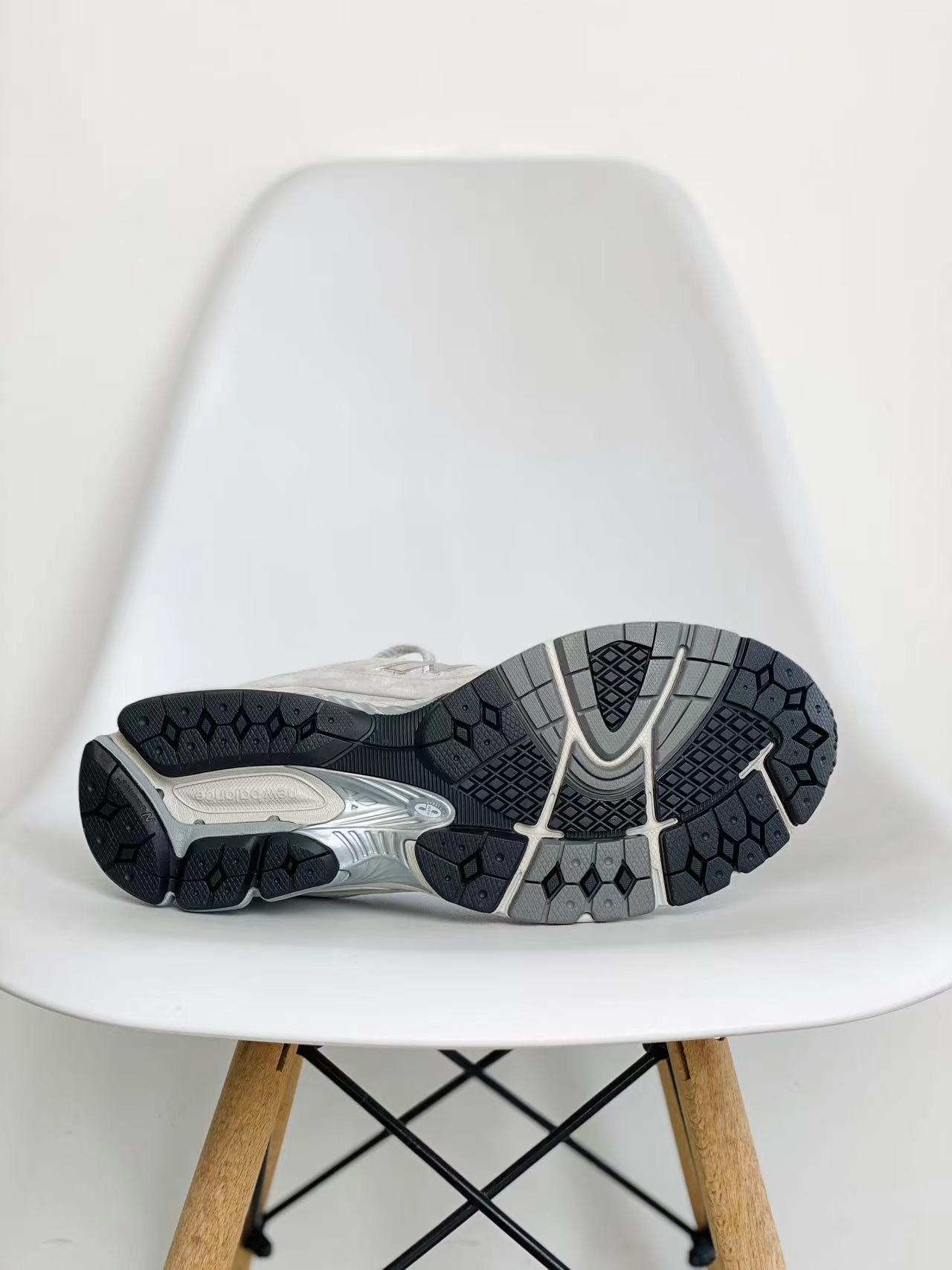 新版 New Balance 2002R 浅灰 低筒 跑步鞋 运动鞋 休闲鞋 男鞋 女鞋 ML200R0