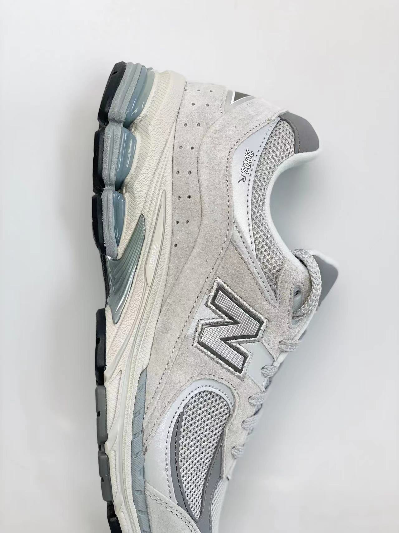 新版 New Balance 2002R 浅灰 低筒 跑步鞋 运动鞋 休闲鞋 男鞋 女鞋 ML200R0