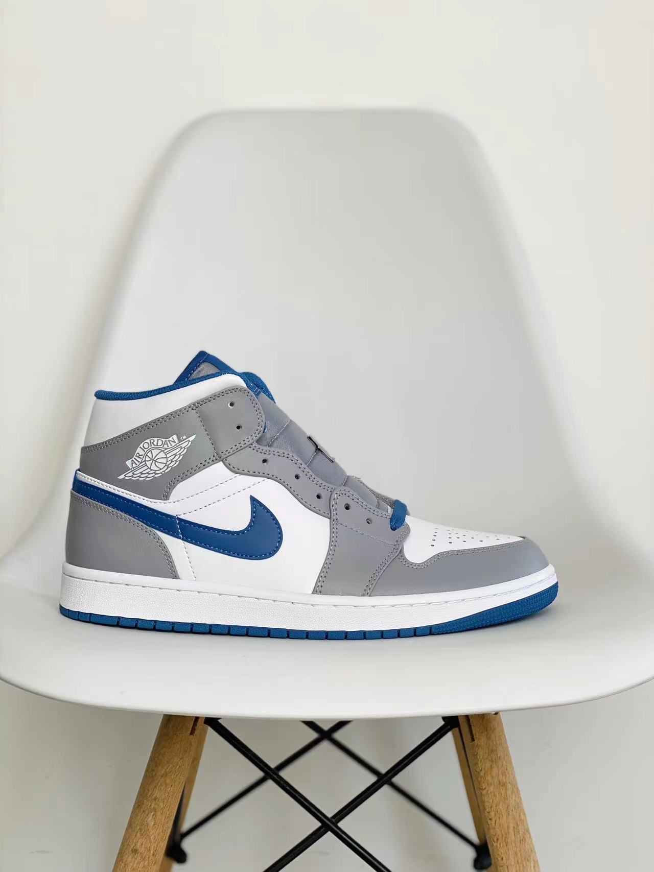 Air Jordan 1 Mid AJ1 True Blue 灰白蓝 中筒 篮球鞋 运动鞋 休闲鞋 男鞋 DQ8426-014
