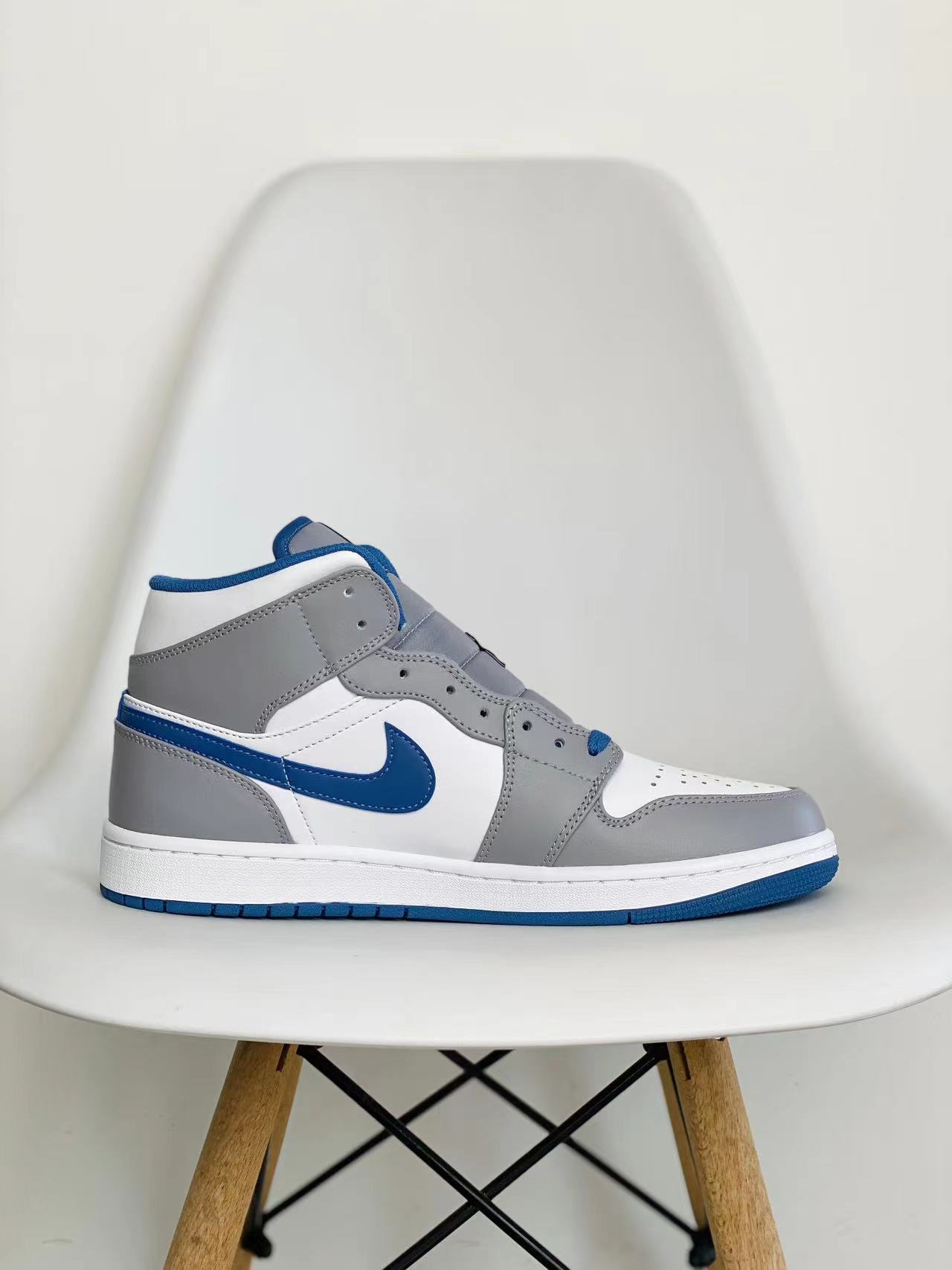 Air Jordan 1 Mid AJ1 True Blue 灰白蓝 中筒 篮球鞋 运动鞋 休闲鞋 男鞋 DQ8426-014