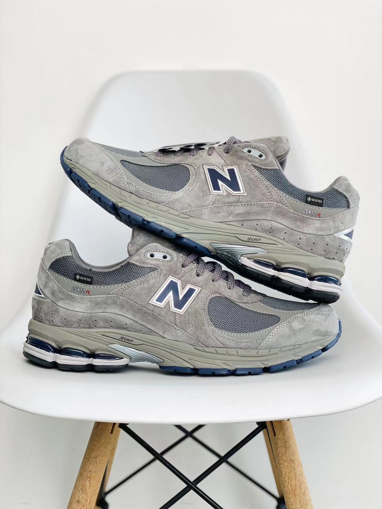 新版New Balance 2002R Gore Tex 灰棕色低筒跑步鞋运动鞋休闲鞋男鞋女