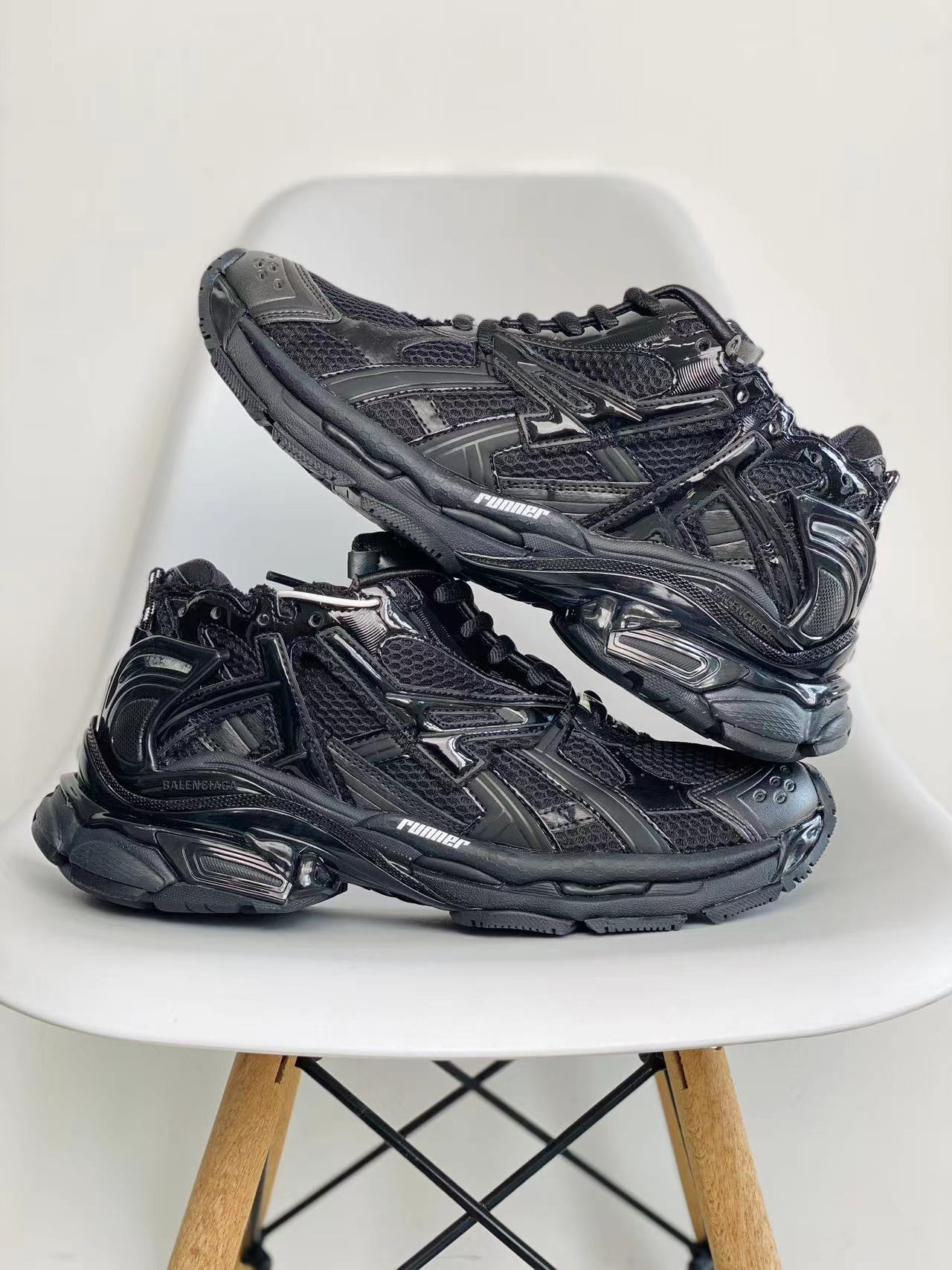 Balenciaga Runner 巴黎世家 黑武士   老爹鞋 运动 复古板鞋 休闲鞋 男鞋 女鞋 677403W3RB11000