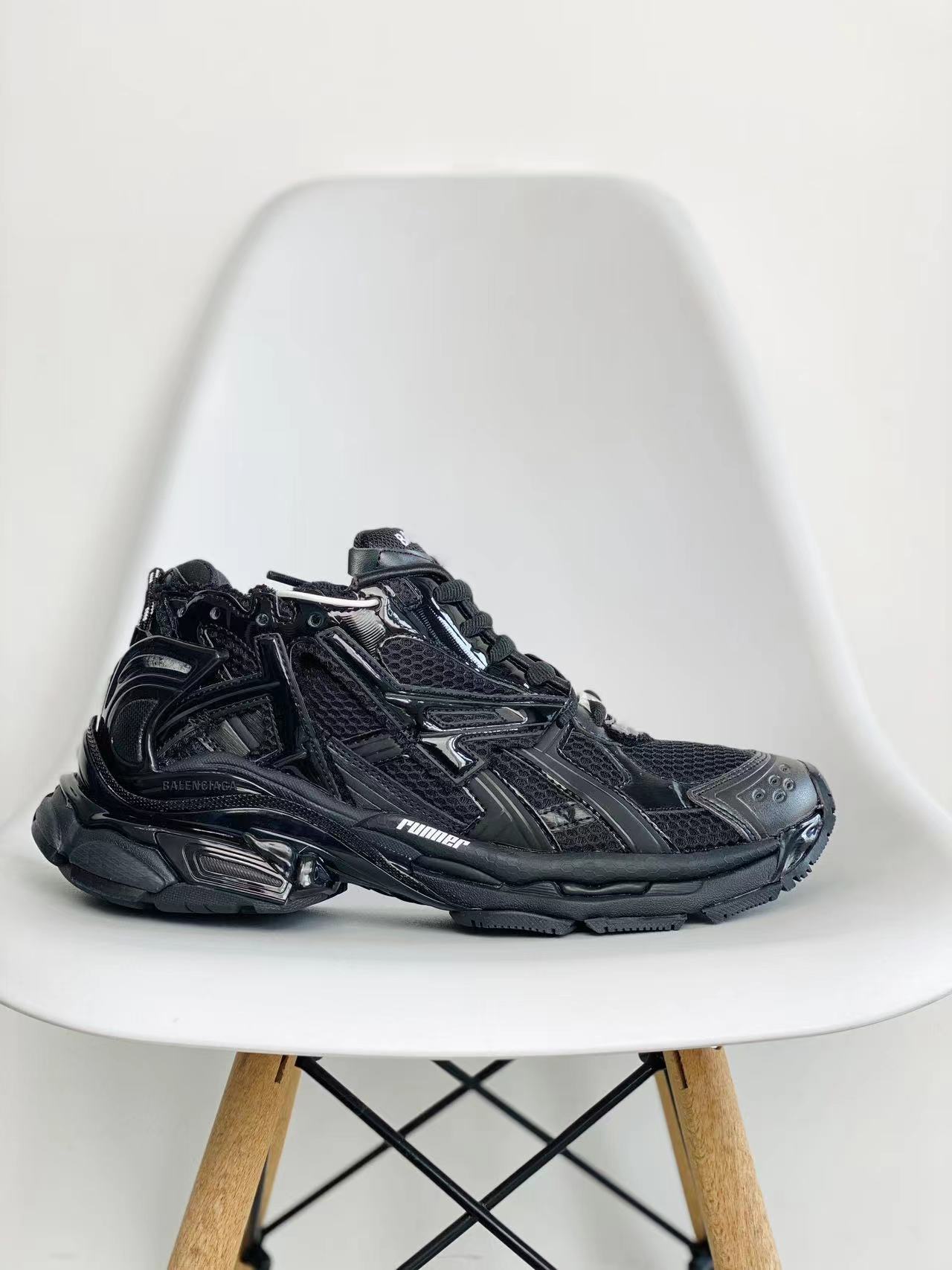 Balenciaga Runner 巴黎世家 黑武士   老爹鞋 运动 复古板鞋 休闲鞋 男鞋 女鞋 677403W3RB11000
