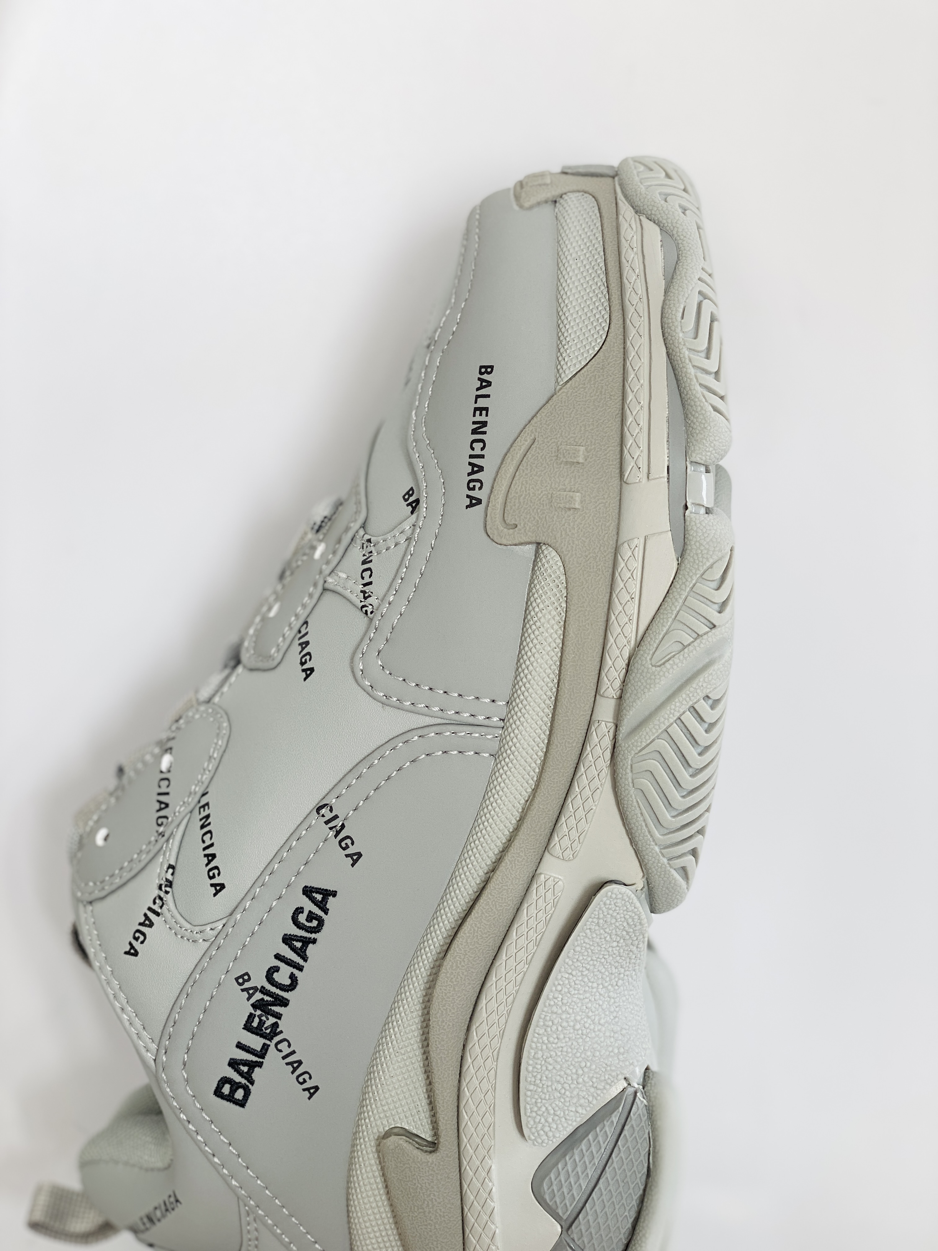  Balenciaga Triple S Allover Logo 滿印 彈幕 巴黎世家 灰色 老爹鞋 运动 复古板鞋 休闲鞋 男鞋 女鞋53679W2FA11210