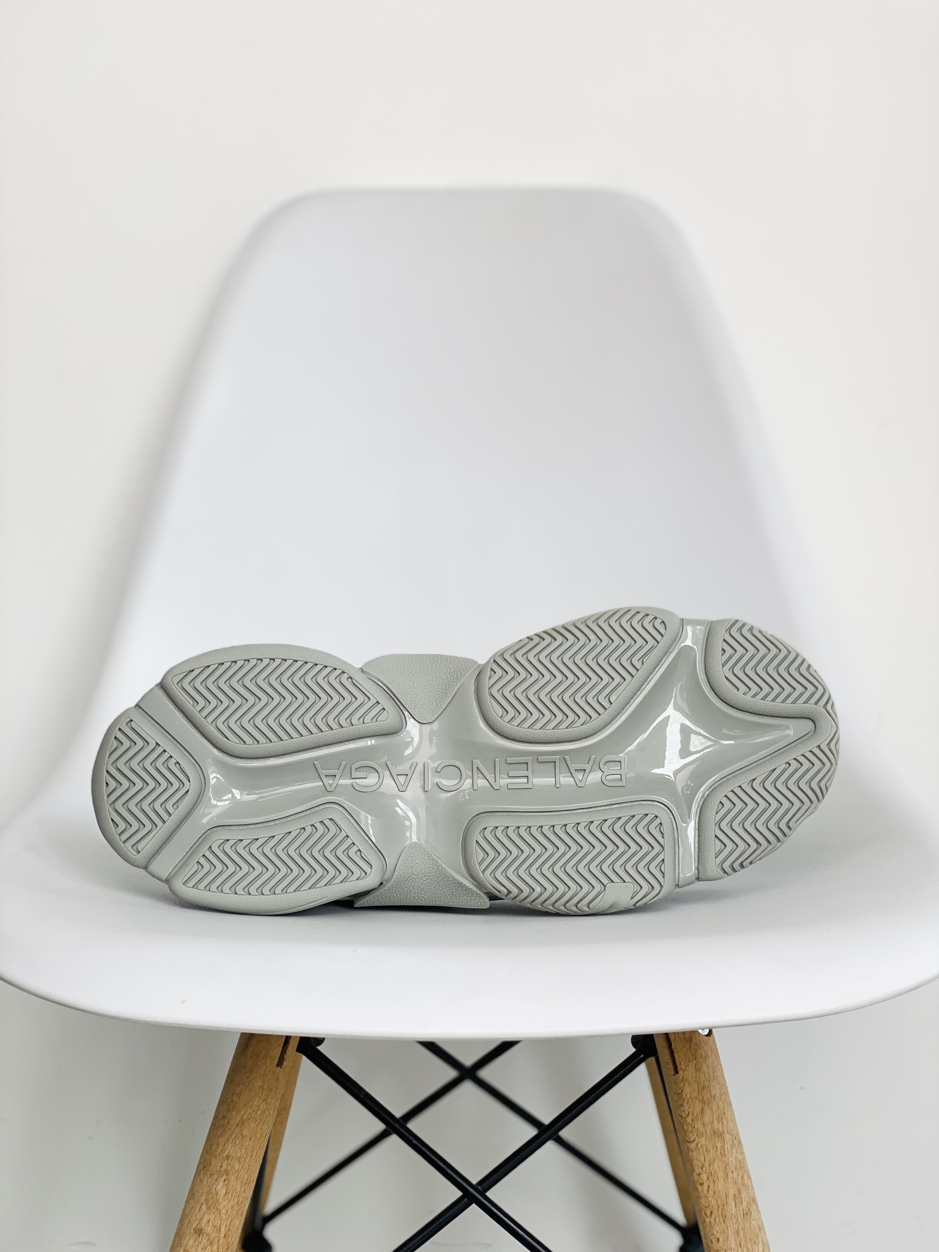  Balenciaga Triple S Allover Logo 滿印 彈幕 巴黎世家 灰色 老爹鞋 运动 复古板鞋 休闲鞋 男鞋 女鞋53679W2FA11210