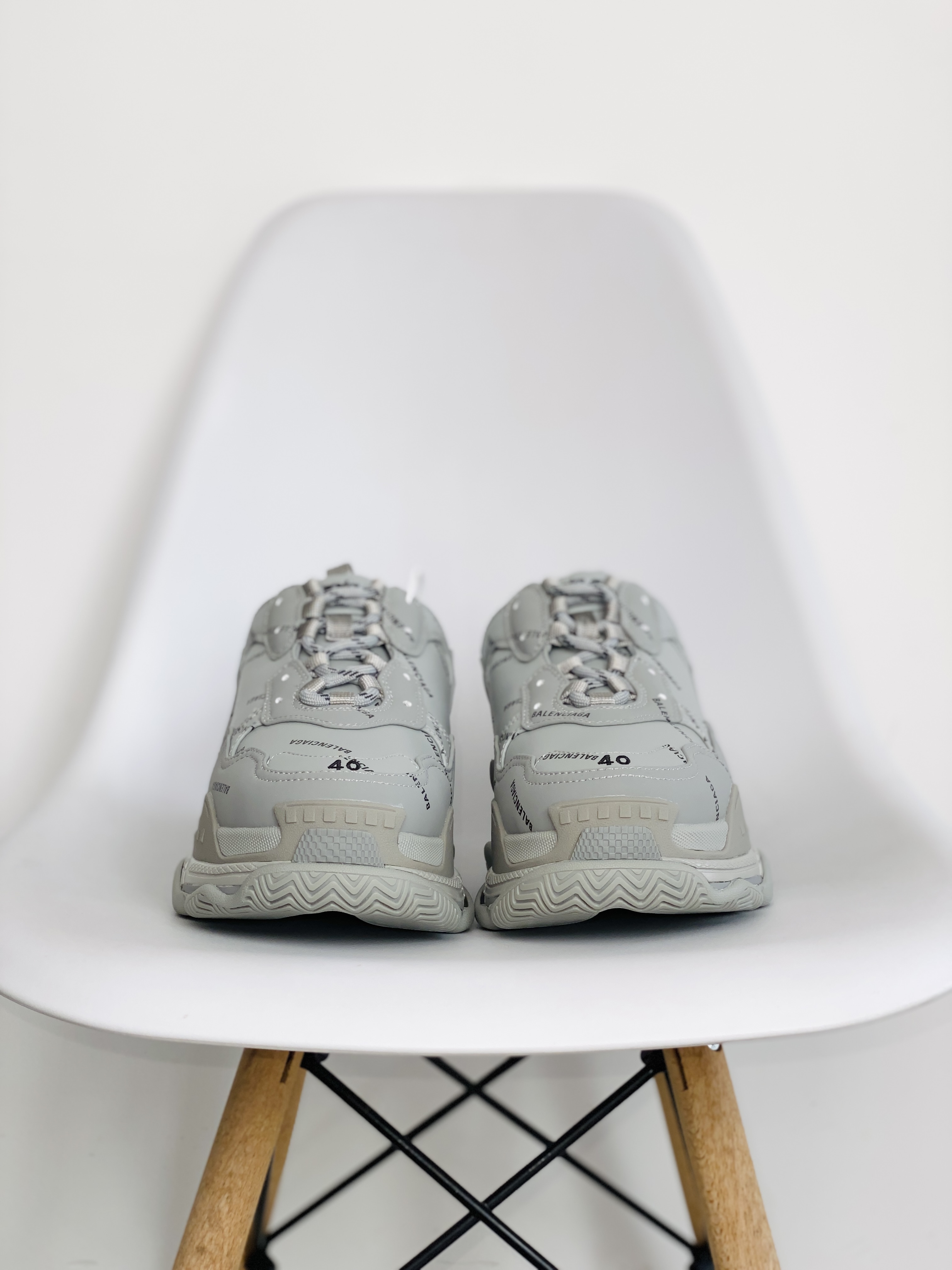  Balenciaga Triple S Allover Logo 滿印 彈幕 巴黎世家 灰色 老爹鞋 运动 复古板鞋 休闲鞋 男鞋 女鞋53679W2FA11210