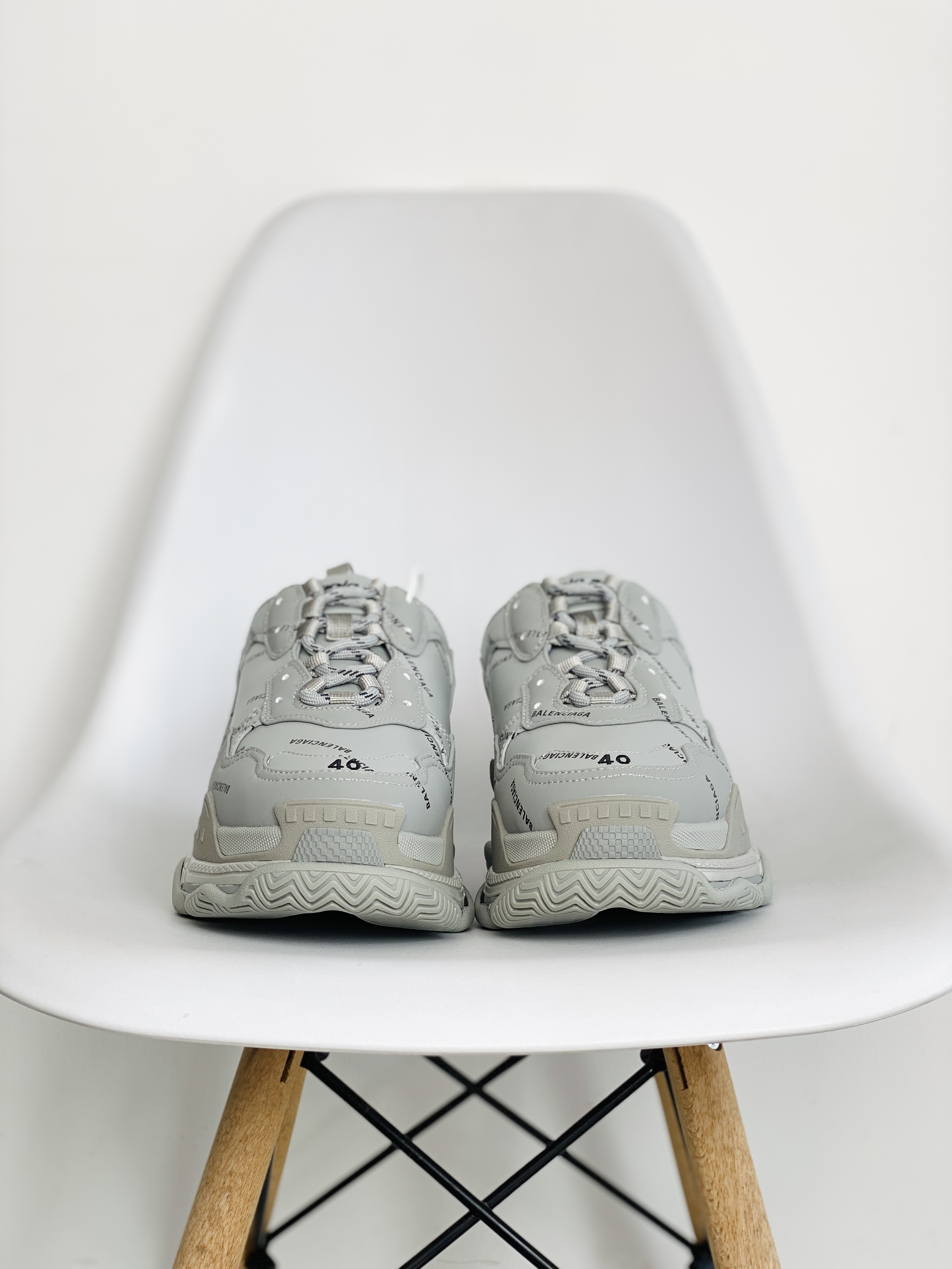  Balenciaga Triple S Allover Logo 滿印 彈幕 巴黎世家 灰色 老爹鞋 运动 复古板鞋 休闲鞋 男鞋 女鞋53679W2FA11210