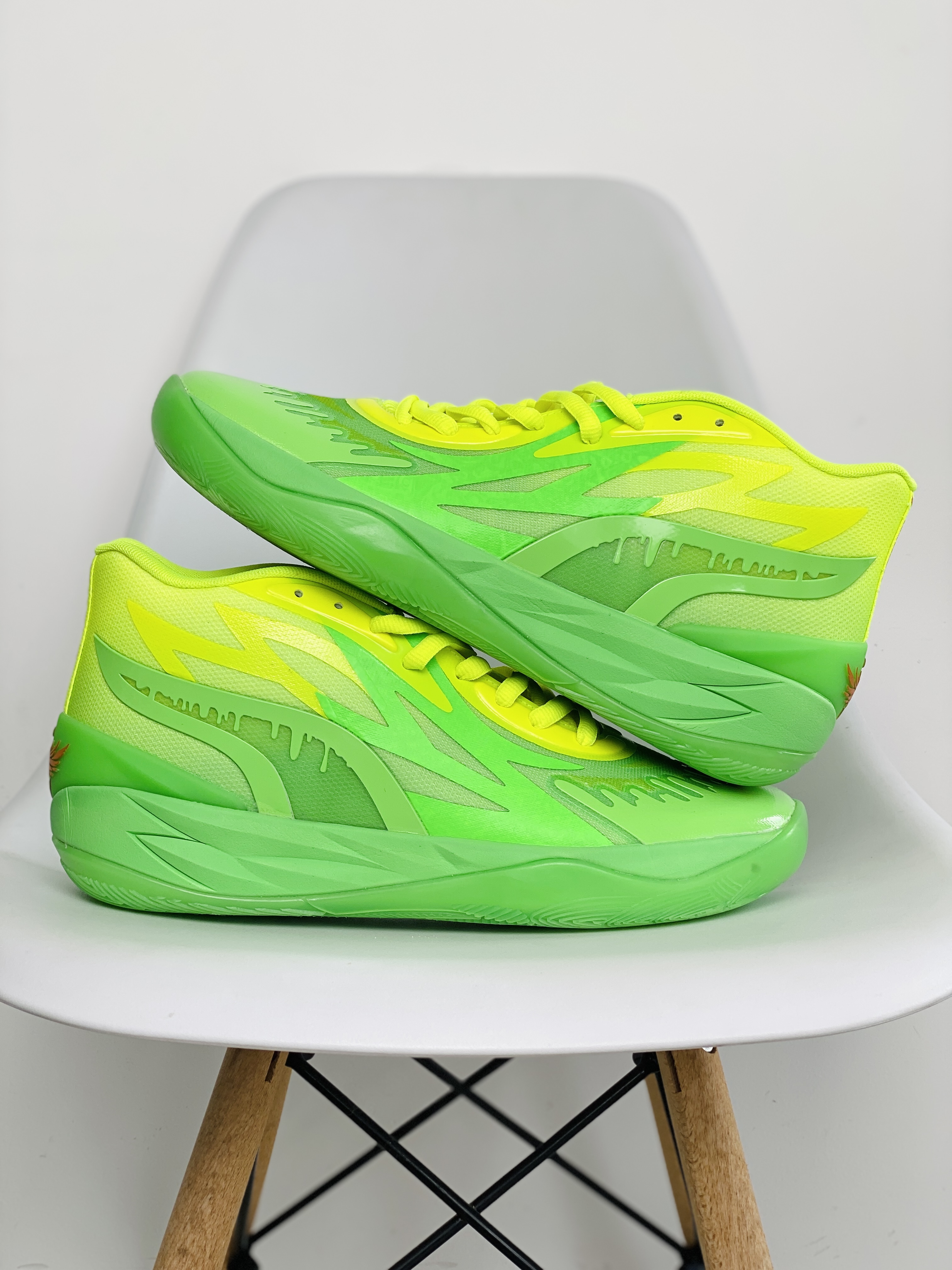 PUMA MB.02 拉梅洛鮑爾二代  高筒 防滑籃球鞋 實戰鞋 熒光綠 377584-01