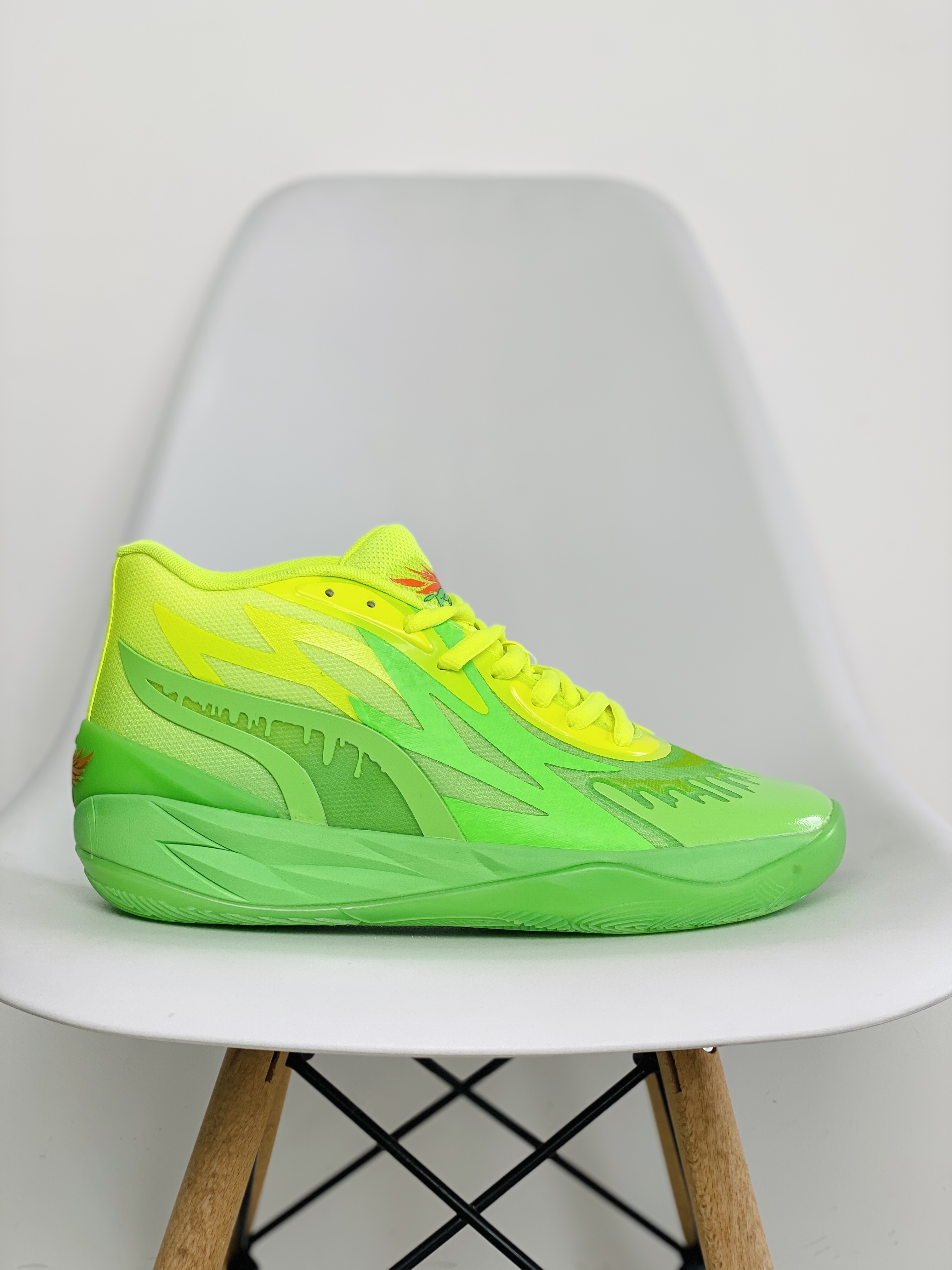 PUMA MB.02 拉梅洛鮑爾二代  高筒 防滑籃球鞋 實戰鞋 熒光綠 377584-01