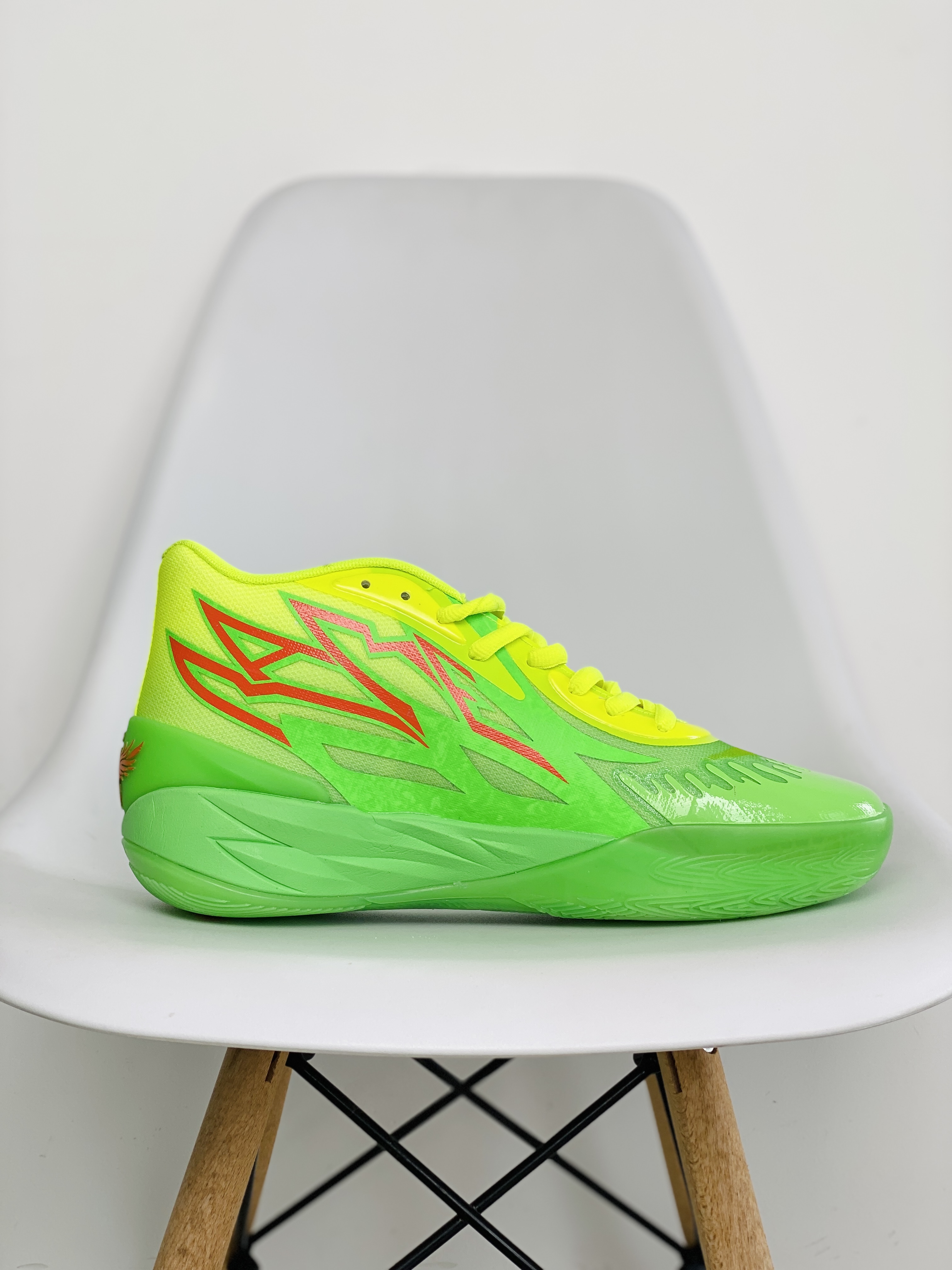 PUMA MB.02 拉梅洛鮑爾二代  高筒 防滑籃球鞋 實戰鞋 熒光綠 377584-01