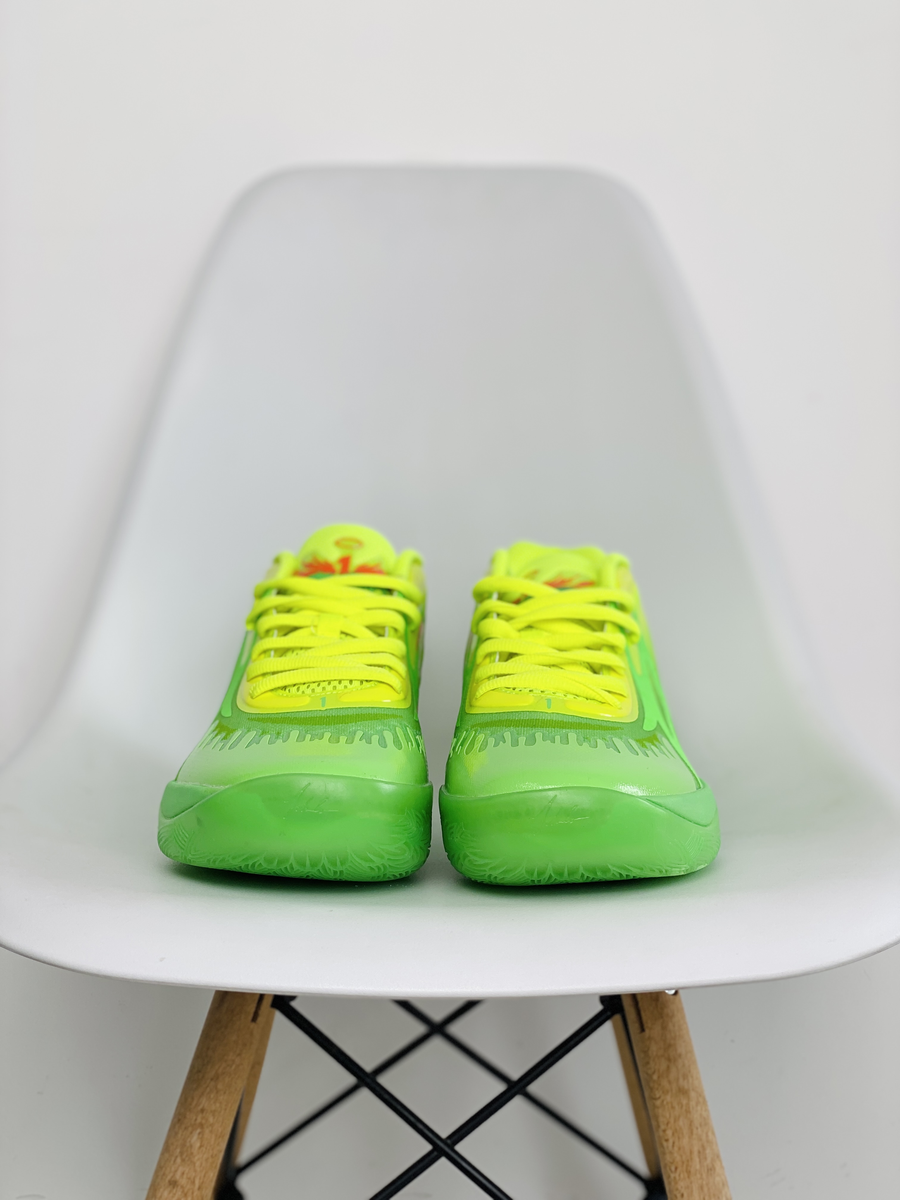 PUMA MB.02 拉梅洛鮑爾二代  高筒 防滑籃球鞋 實戰鞋 熒光綠 377584-01