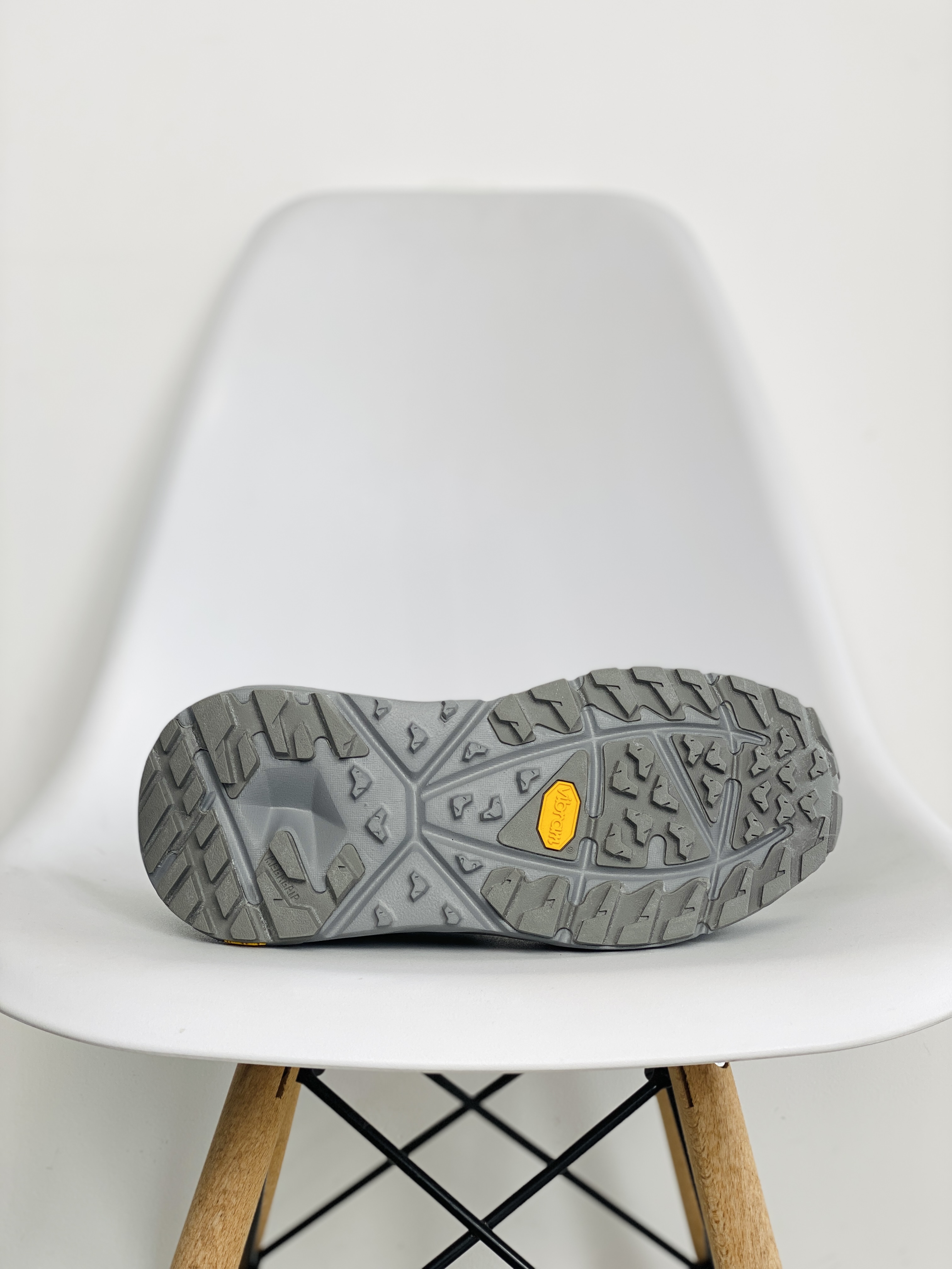 防水版 HOKA ONE ONE Kaha GTX 低筒 戶外 登山 防水 跑步鞋 户外鞋 男鞋 岩灰色 118586-CGGS