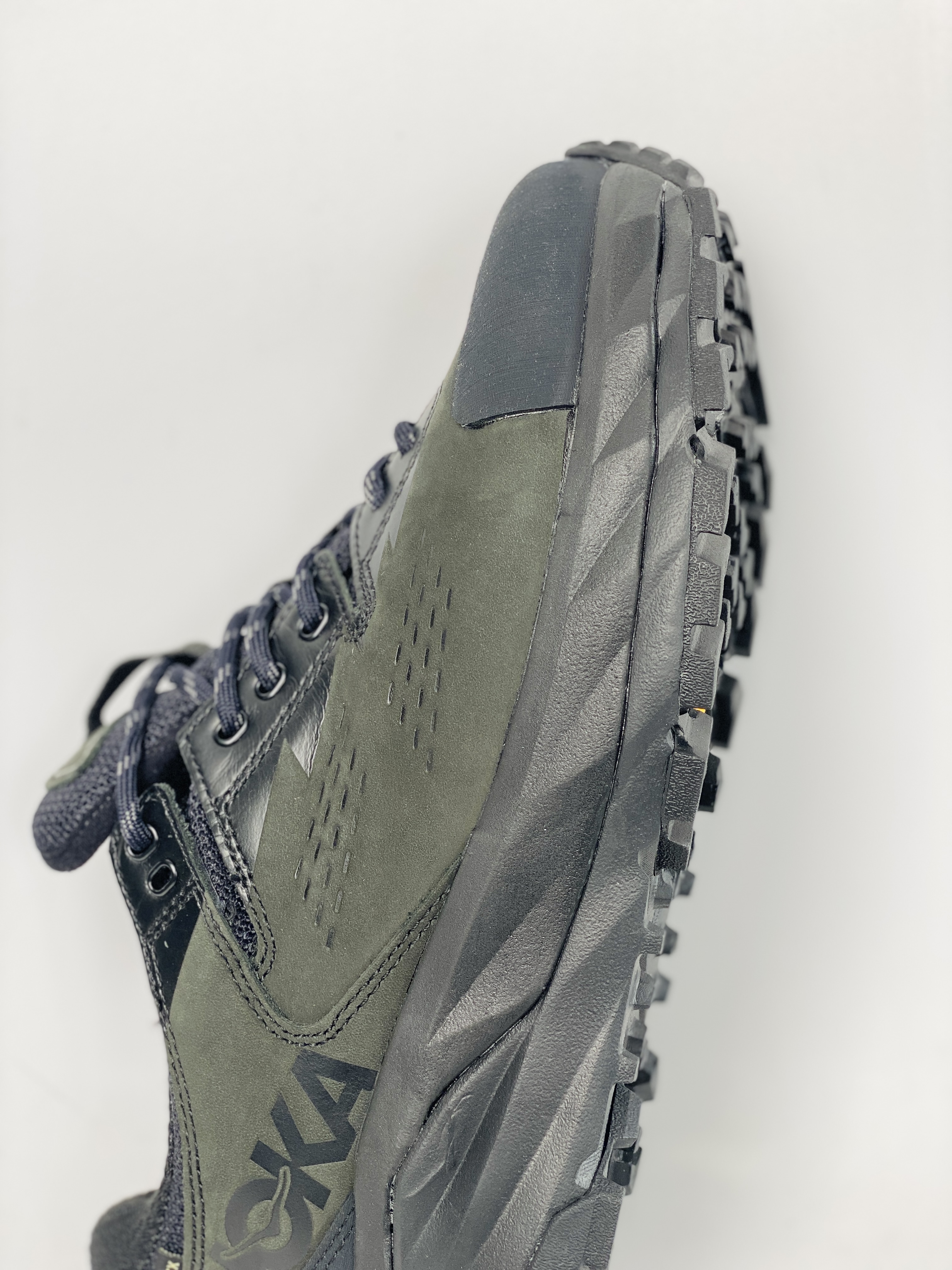 防水版 HOKA ONE ONE Kaha 低筒 戶外 登山 防水 跑步鞋 户外鞋 男鞋 黑色1118568-BCCG