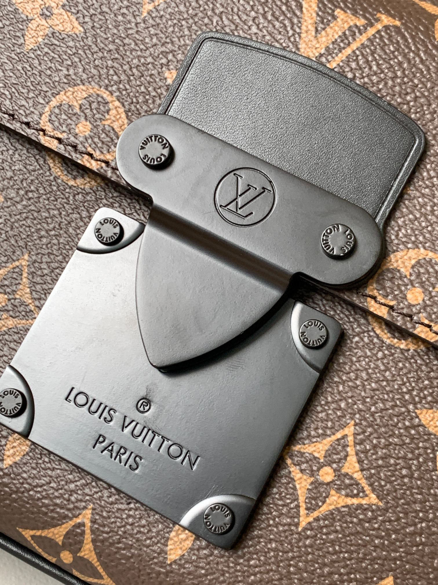 原厂皮 LOUIS VUITTON S-Lock Messenger 经典老花印花 皮革  邮差包 手提包 单肩包 斜挎包 棕色 M45806