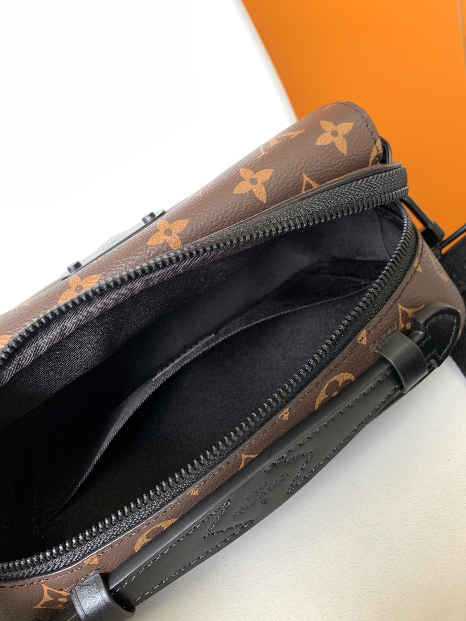 原厂皮 LOUIS VUITTON S-Lock Messenger 经典老花印花 皮革  邮差包 手提包 单肩包 斜挎包 棕色 M45806