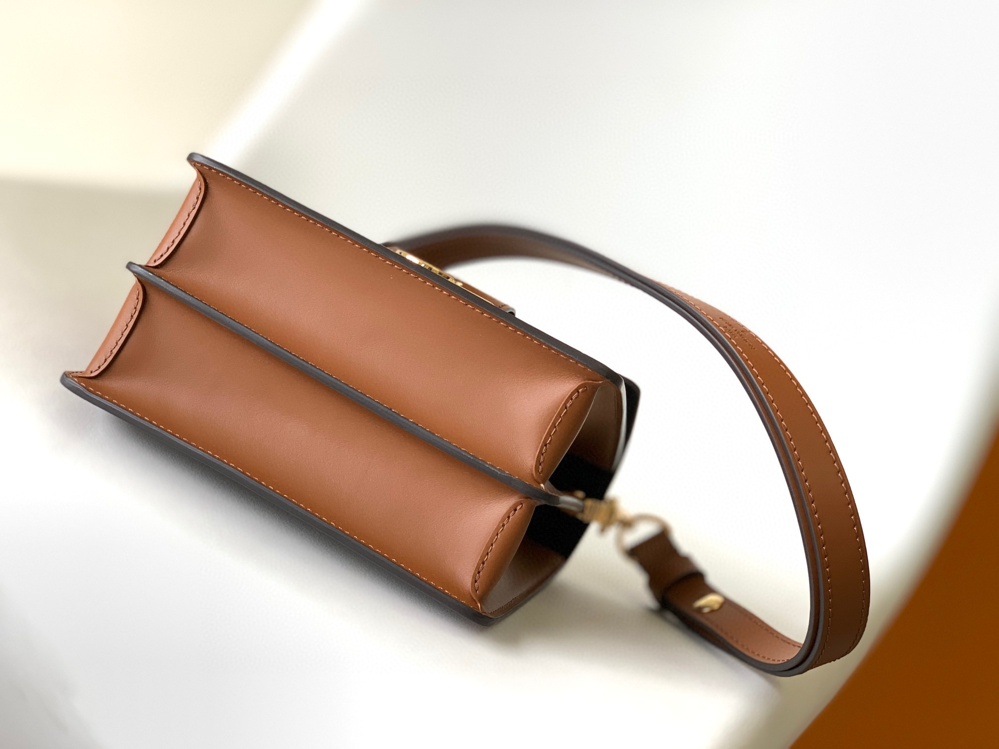 原厂皮 LOUIS VUITTON Dauphine 达妮芙 经典老花满印 帆布小牛皮拼接 腋下包 手提包 单肩包 斜挎包 棕色 迷你款 M45959 44580