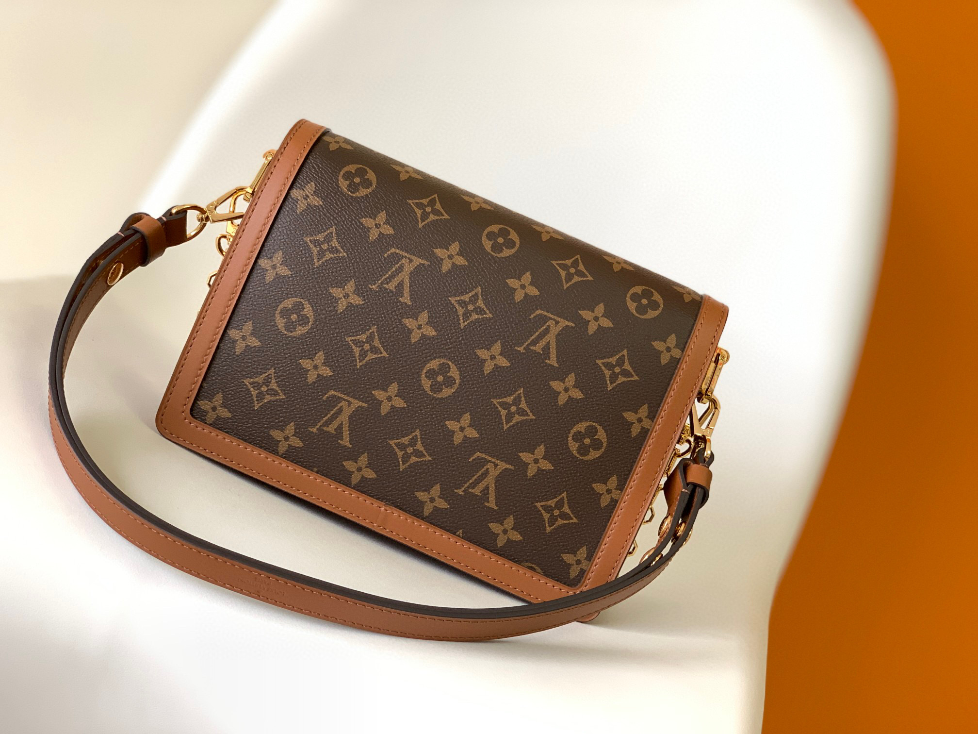 原厂皮 LOUIS VUITTON Dauphine 达妮芙 经典老花满印 帆布小牛皮拼接 腋下包 手提包 单肩包 斜挎包 棕色 中号 M44391 45958