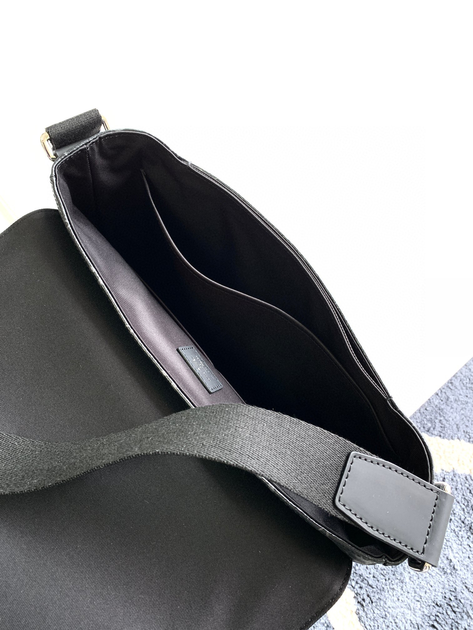 原厂皮 LOUIS VUITTON District 经典老花印花 皮革  公文包 手提包 单肩包 斜挎包 黑灰色 中号  M44001