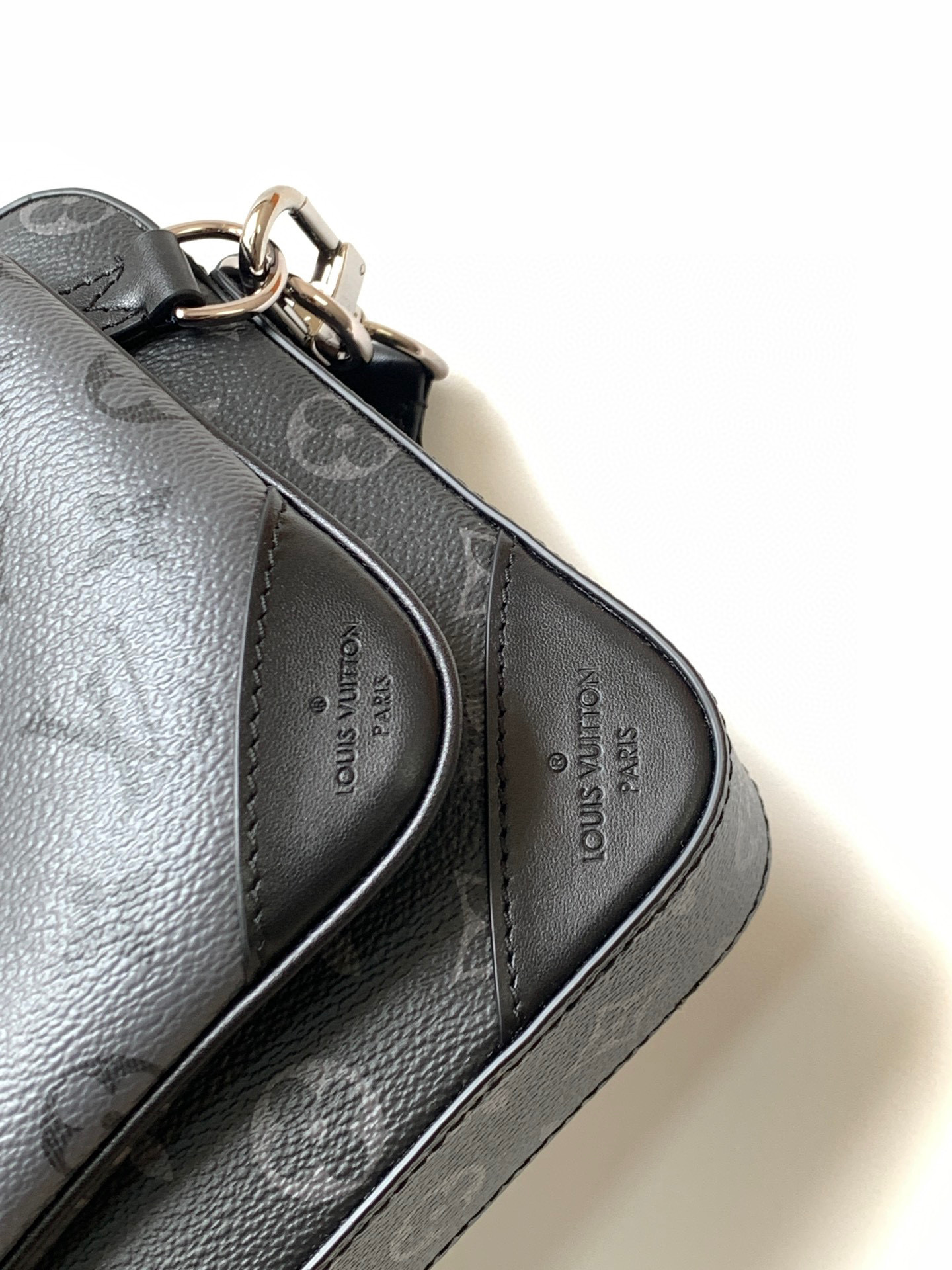 原厂皮 LOUIS VUITTON Trio  经典老花印花 皮革  三合一邮差包 手提包 单肩包 斜挎包 黑灰色 M69443