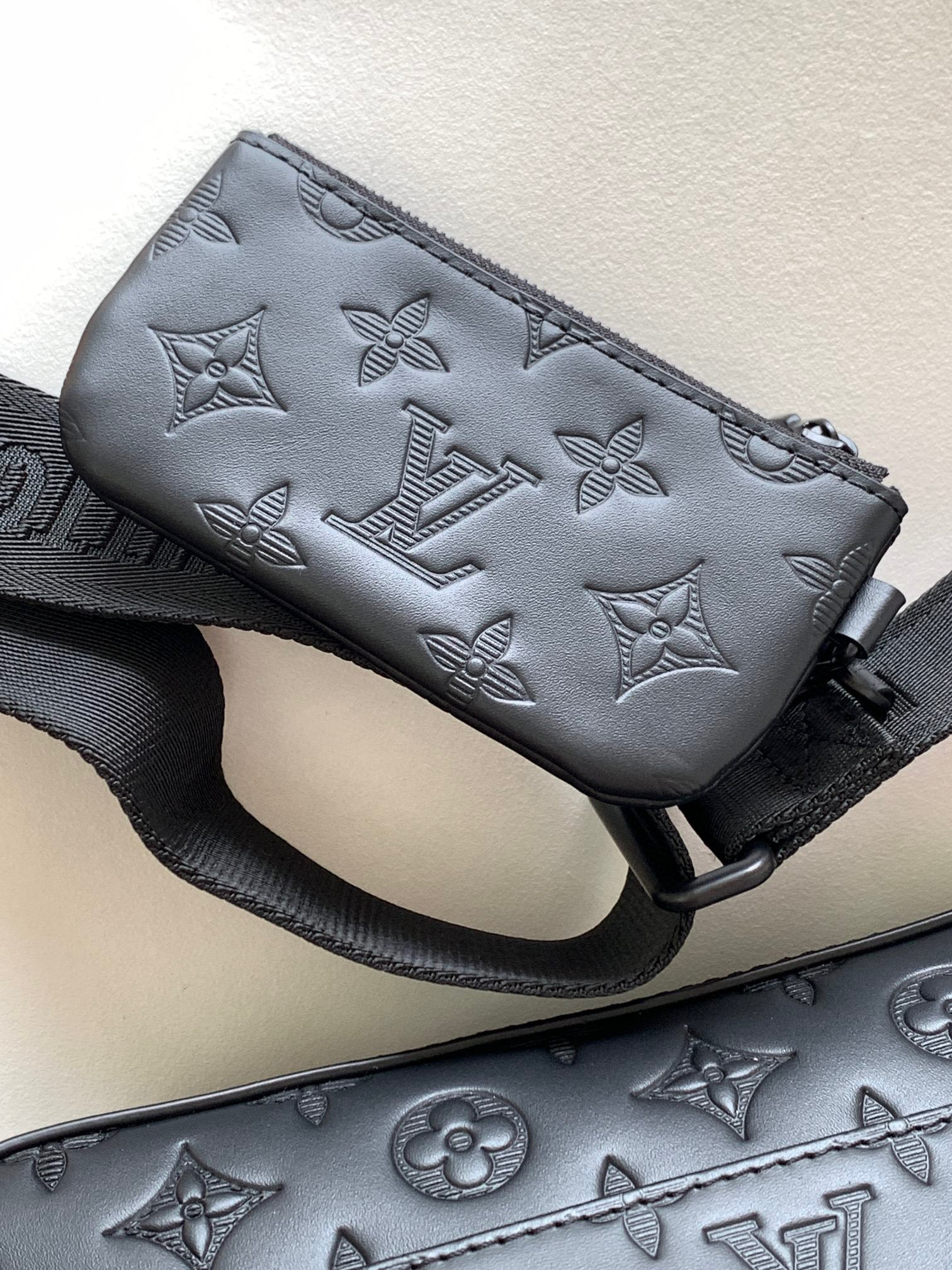 原厂皮 LOUIS VUITTON 经典老花肩带 压纹 皮革 邮差包 手提包 单肩包 斜挎包 黑灰色 M69827