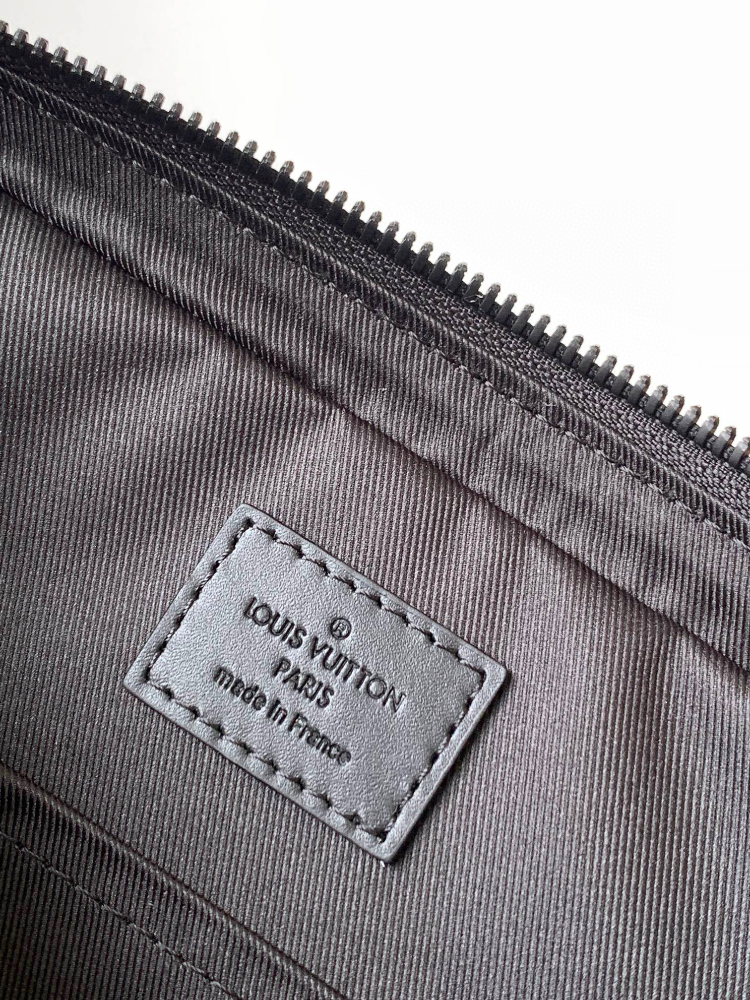 原厂皮 LOUIS VUITTON 经典老花肩带 压纹 皮革 邮差包 手提包 单肩包 斜挎包 黑灰色 M69827