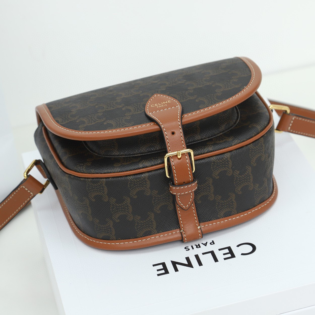 CELINE 赛琳 Folco 经典老花 满印搭扣 黄褐色 邮差包 马鞍包 手提单肩包 斜挎包 中号 191502BZJ-04LU