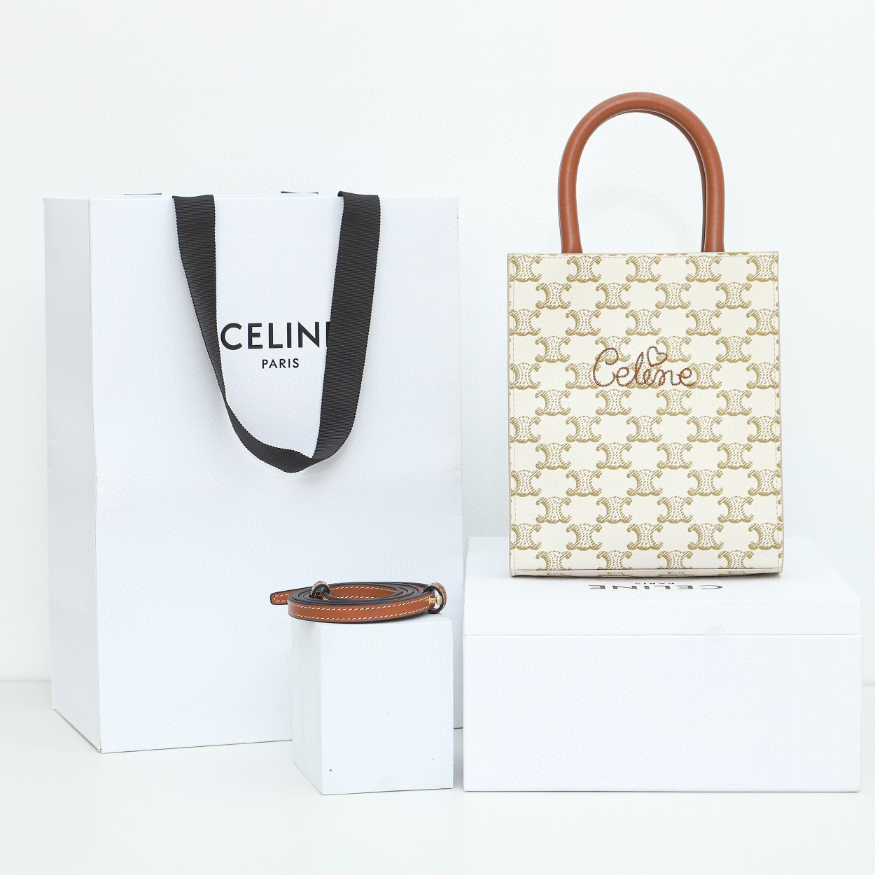 CELINE 赛琳 Cabas 白色老花心形手写字体 糖果色 手提包 单肩包 斜挎包 中号 194372CYB-01BC