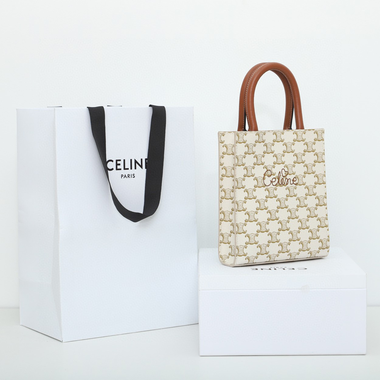 CELINE 赛琳 Cabas 白色老花心形手写字体 糖果色 手提包 单肩包 斜挎包 中号 194372CYB-01BC