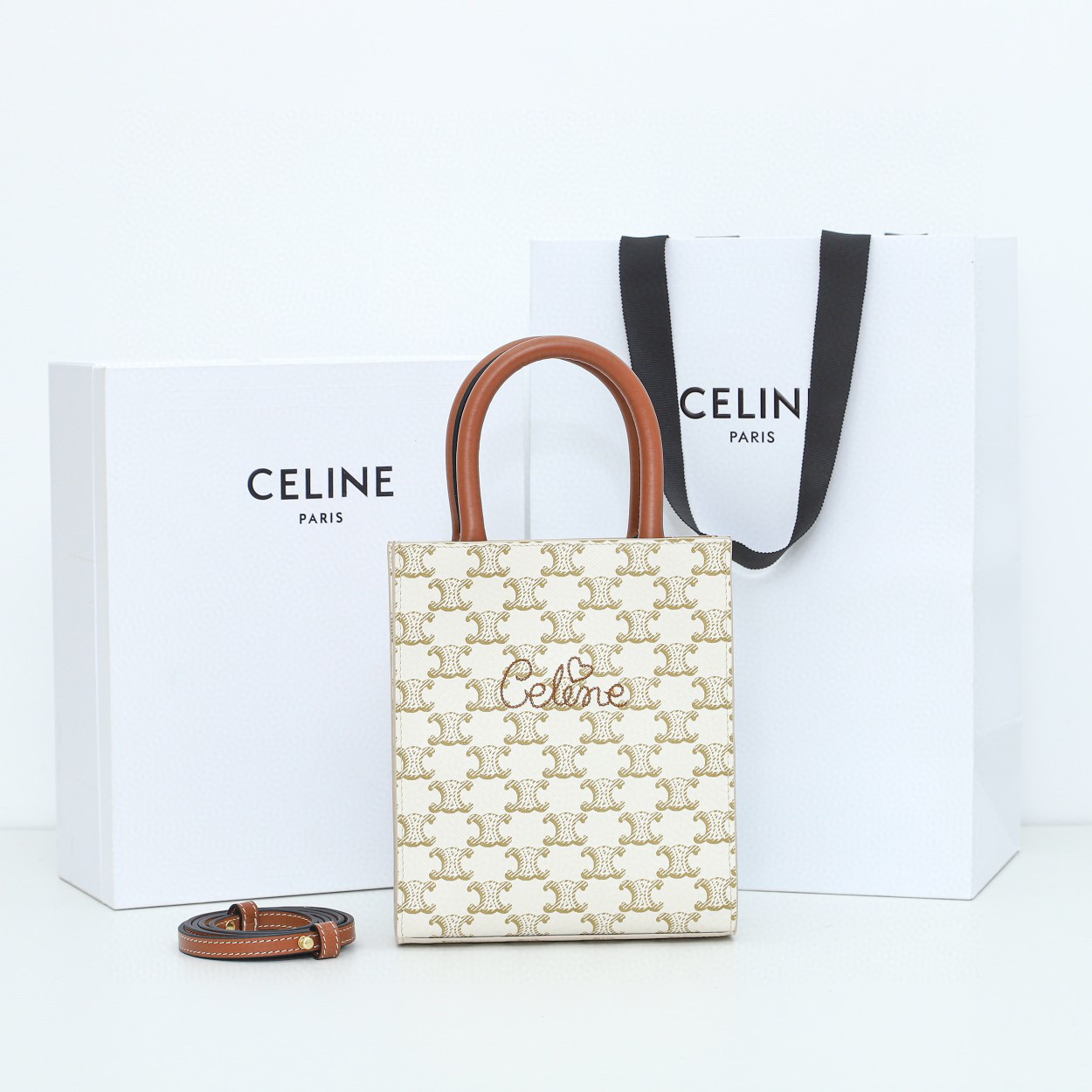 CELINE 赛琳 Cabas 白色老花心形手写字体 糖果色 手提包 单肩包 斜挎包 中号 194372CYB-01BC