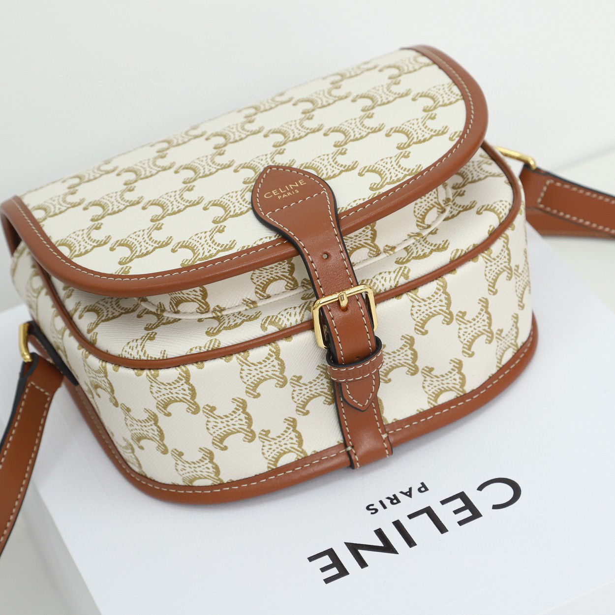 CELINE 赛琳 Folco 经典老花 满印搭扣 白色 邮差包 马鞍包 手提单肩包 斜挎包 中号 191502BZJ-01BC