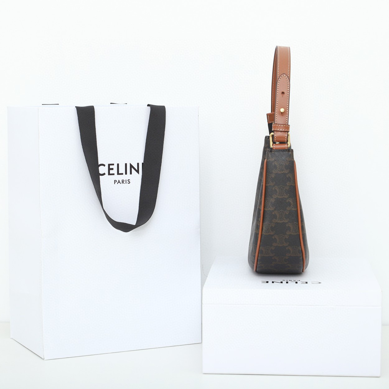 CELINE 赛琳 AVA 系列经典凯旋门老花满印 腋下包 黄褐色 单肩包 可调节肩带 手提包 193952BZJ-04LU