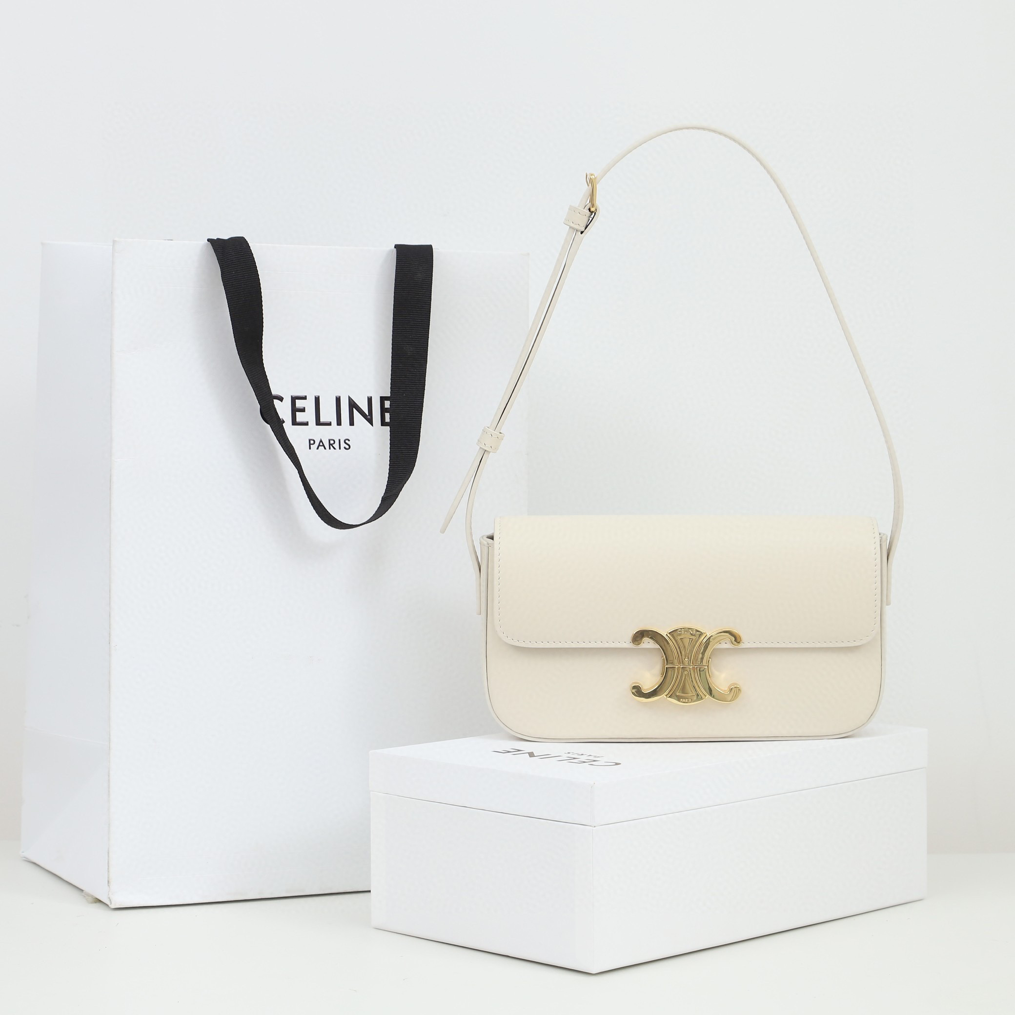 CELINE 赛琳 Triomphe 金色锁扣凯旋门亮面 象牙白色 腋下包 手提包 单肩包 斜挎包 194143BF4-01IV