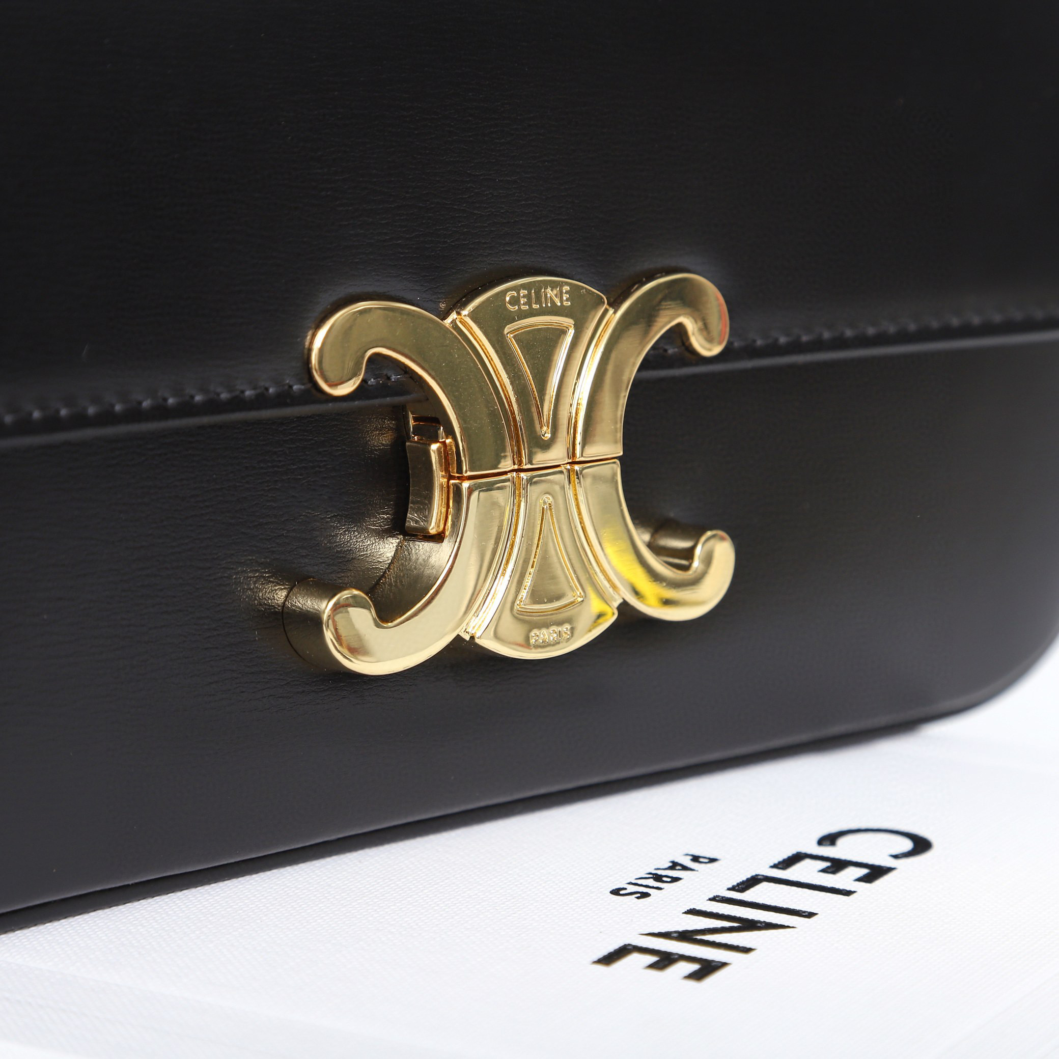 CELINE 赛琳 Triomphe 金色锁扣凯旋门亮面 黑色 腋下包 手提包 单肩包 斜挎包 194143BF4-38NO