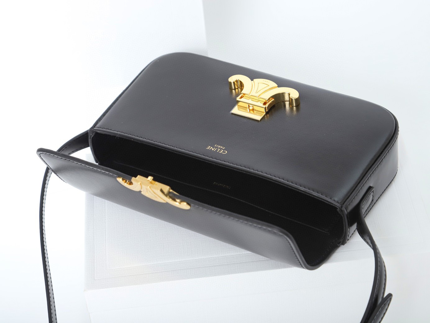 CELINE 赛琳 Triomphe 金色锁扣凯旋门亮面 黑色 腋下包 手提包 单肩包 斜挎包 194143BF4-38NO