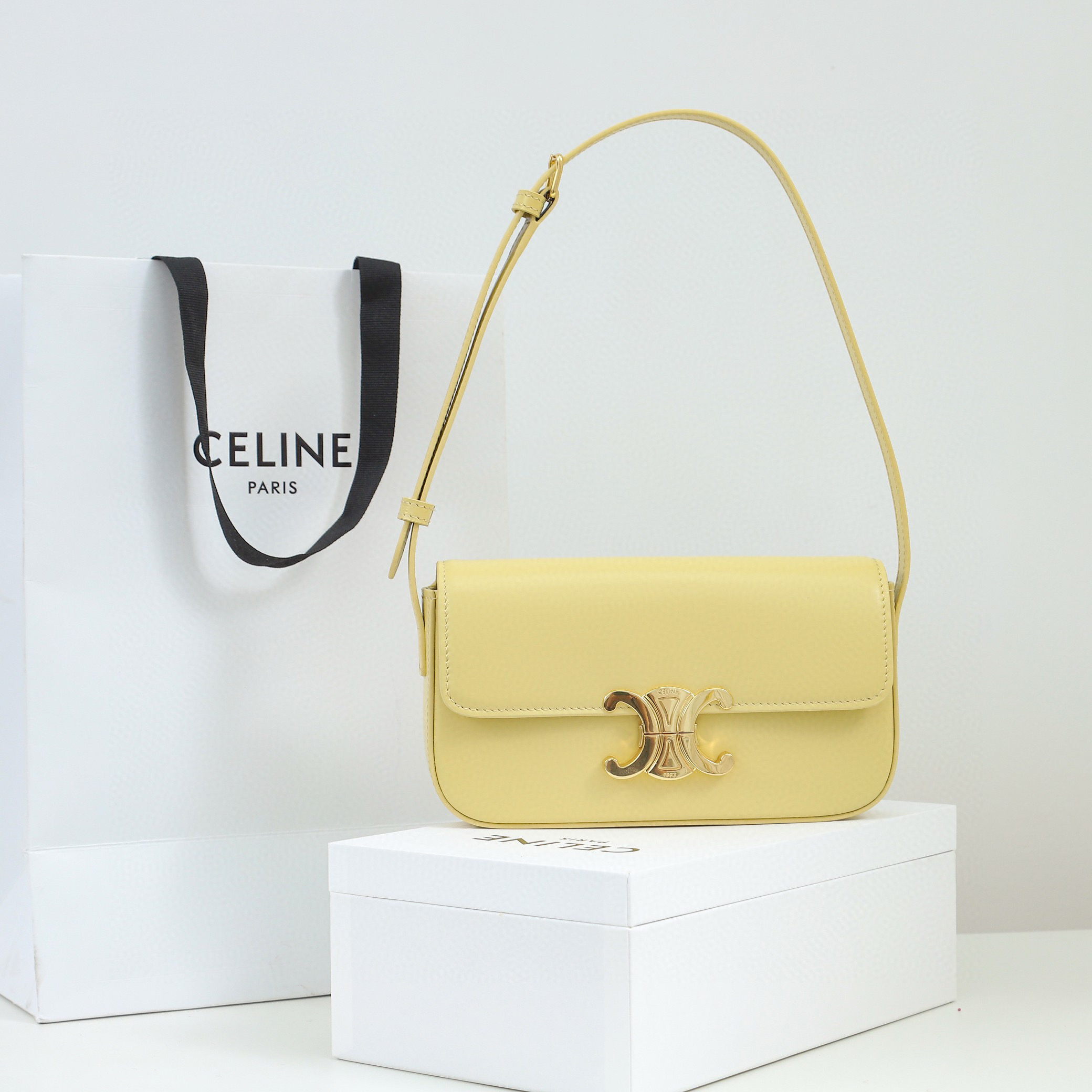 CELINE 赛琳 Triomphe 金色锁扣凯旋门亮面 淡黄色 腋下包 手提包 单肩包 斜挎包 194143BF4-11PA